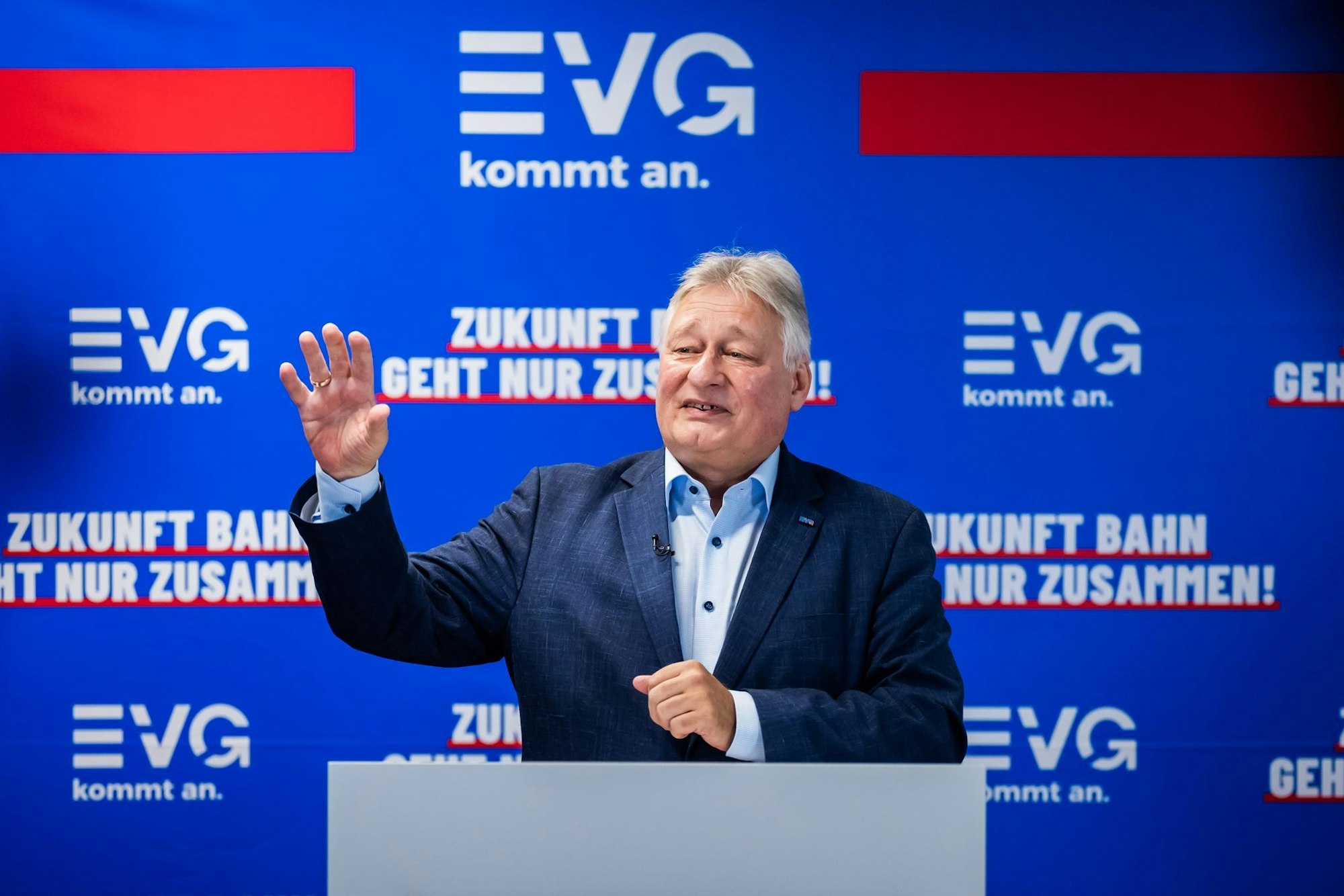 EVG-Chef Martin Burkert ist nicht erfreut über den geplanten Chefwechsel bei der DB InfraGo.