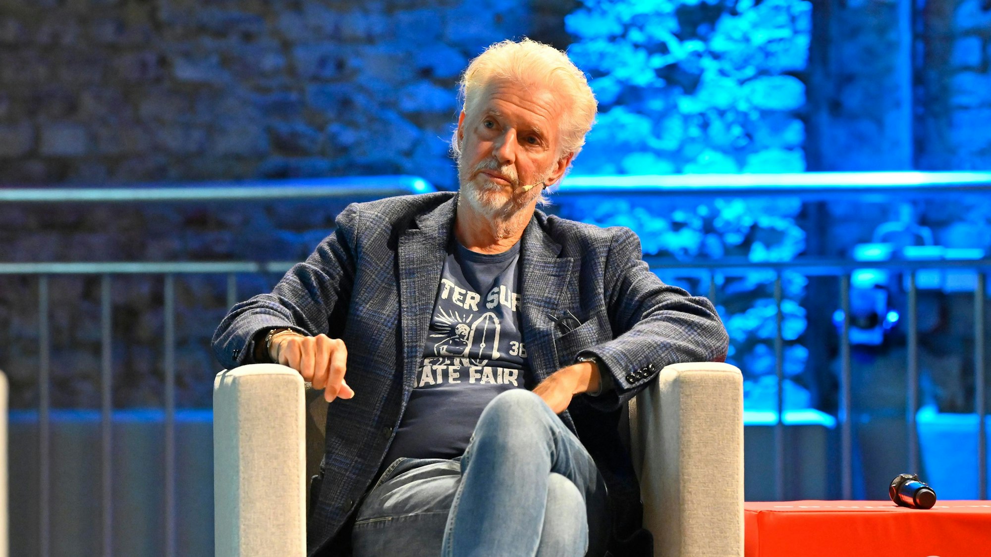 Bestsellerautor Frank Schätzing bei einer Talk-Runde.