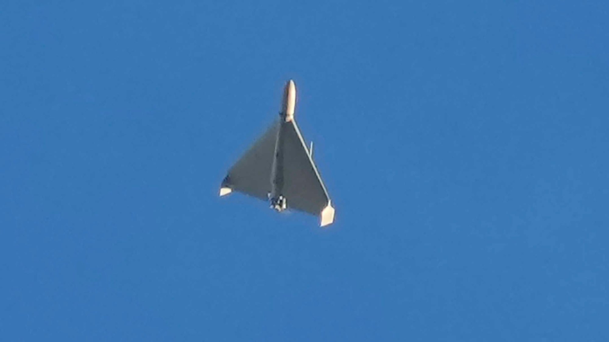 Kampfdrohne vermutlich vom Typ Shahed 136 (Schahed 136) iranischer Bauart. Diese Drohnen nutzt Russland oft für den Beschuss von Zielen in der Ukraine.