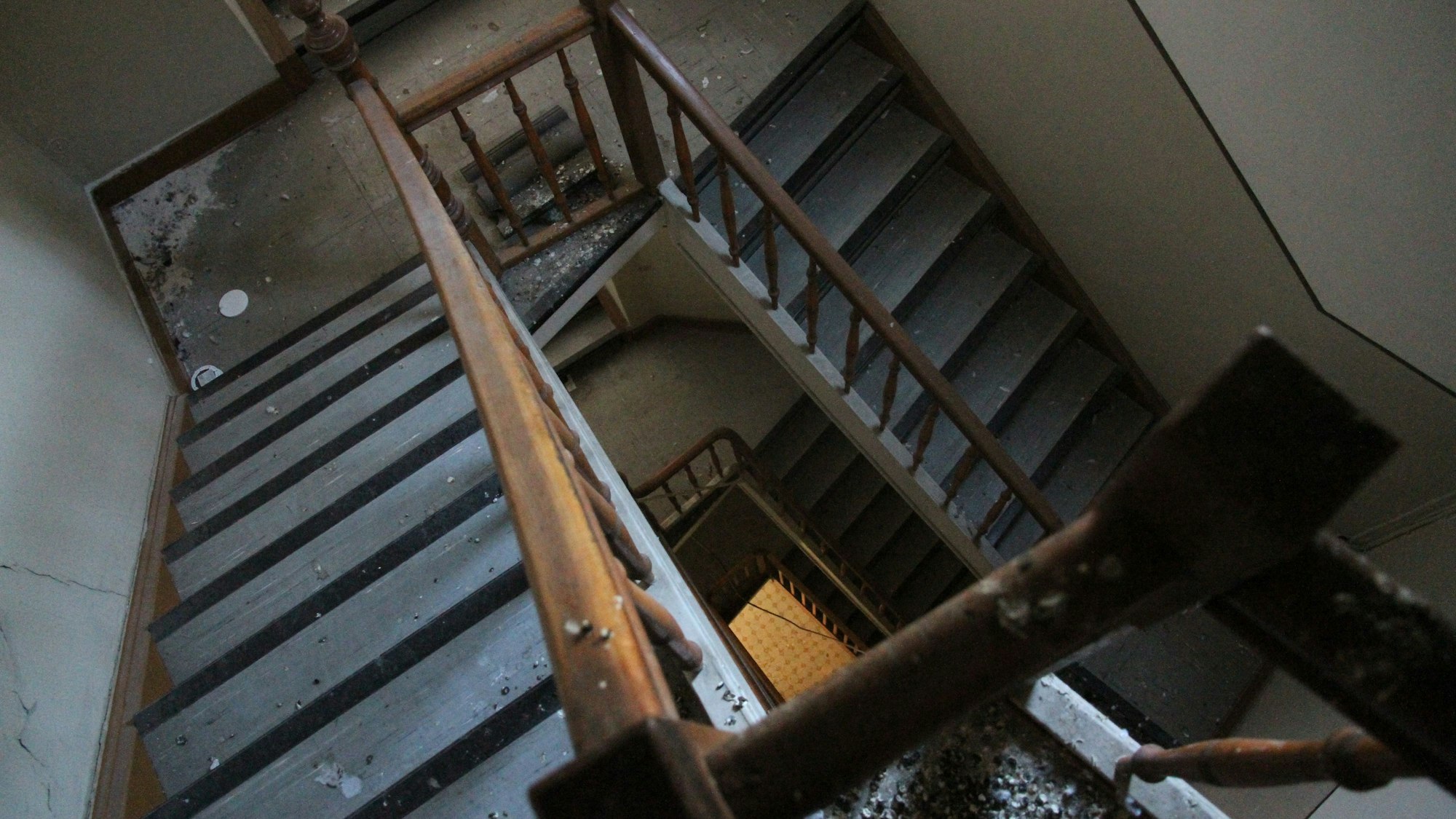 Der Troisdorfer Bauunternehmer Halil Fidan reißt das Haus Ecke Bahnhofstraße/Neue Poststraße ab und baut ein neues Wohn- und Geschäftshaus