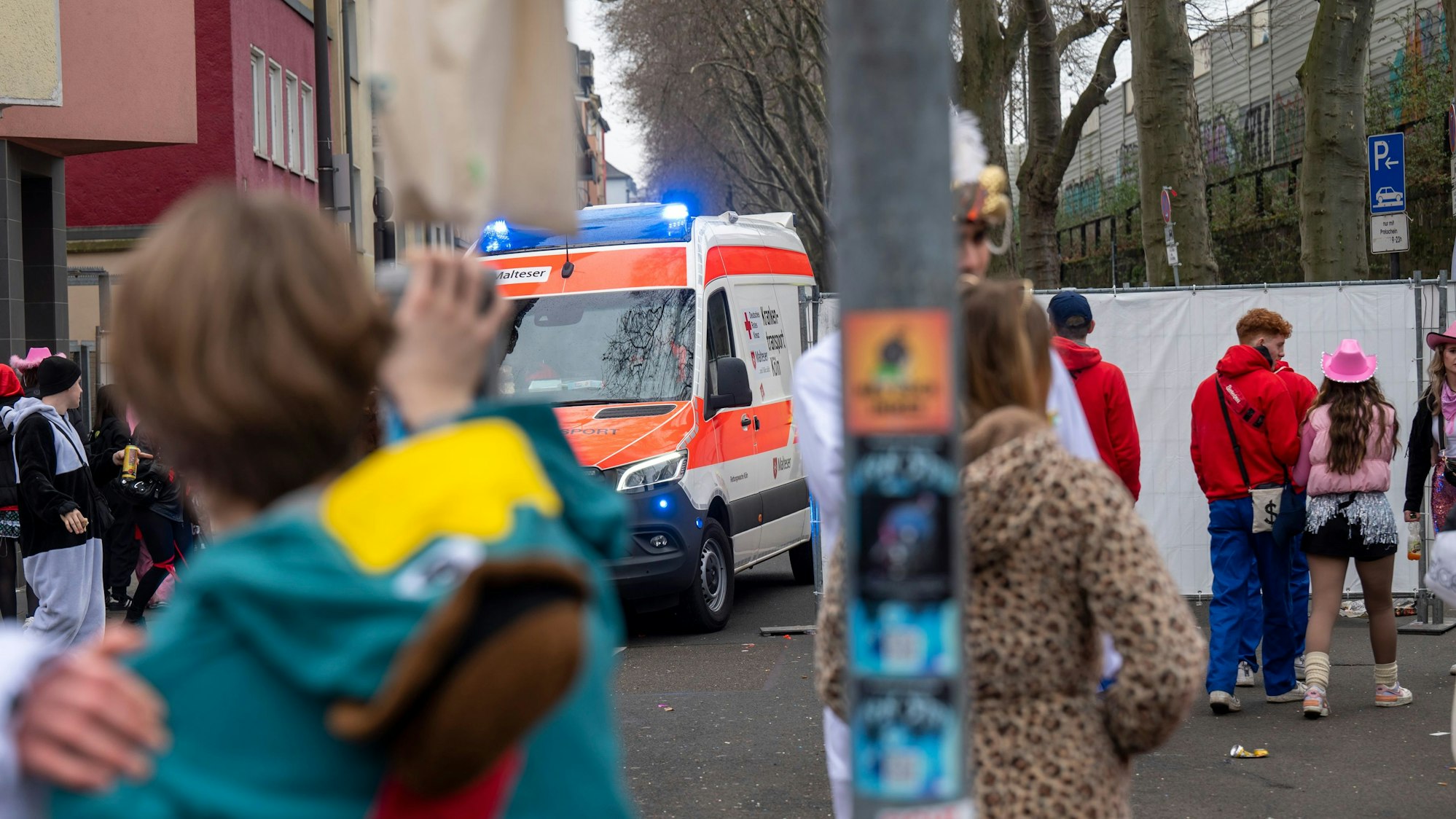 Zwischen Rettungs- und Krankenwagen bestehen Unterschiede. Hier ein Archiv-Foto aus dem Kwartier Latäng 2023.