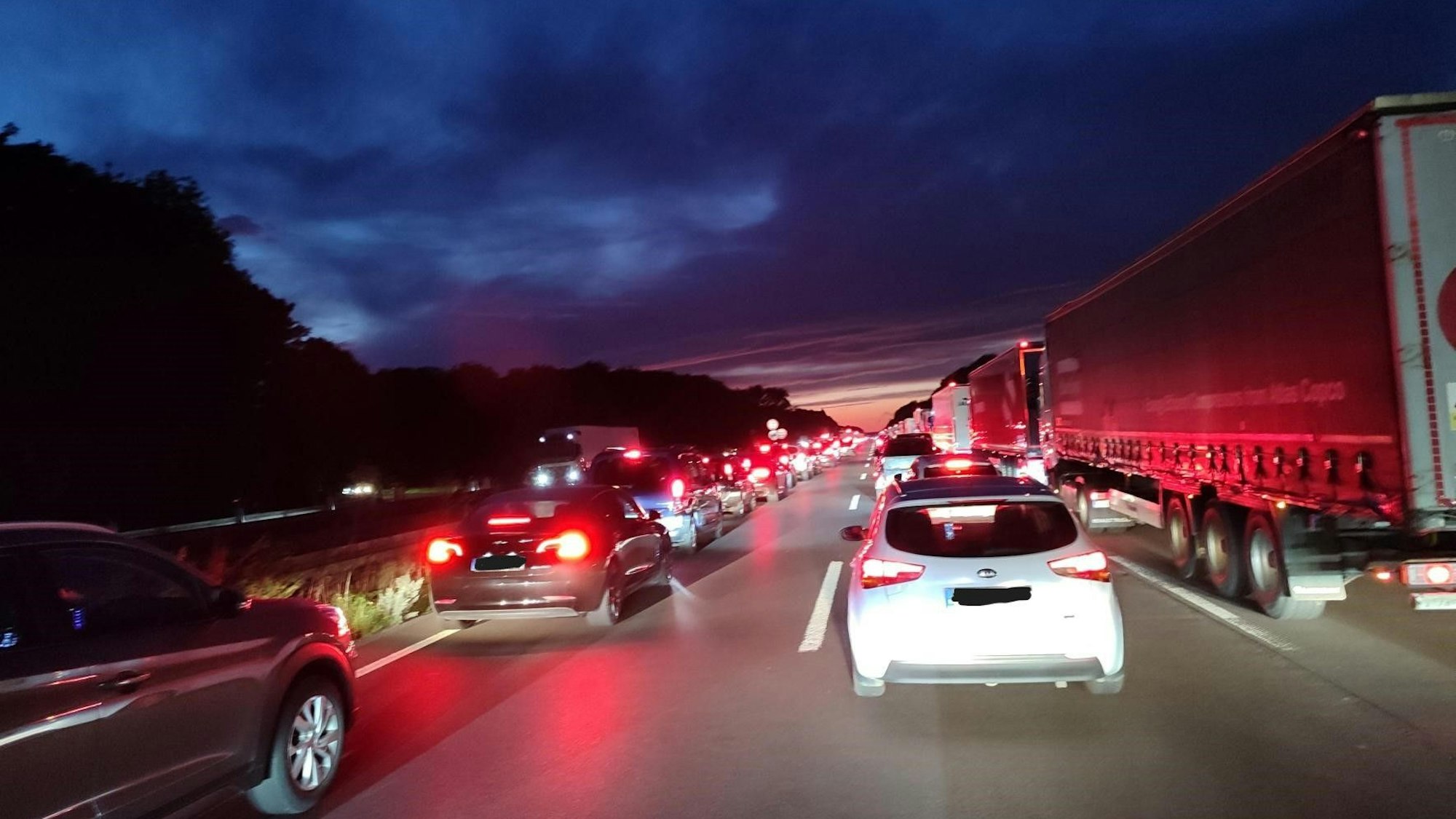Stau auf der A4 bei Köln in Richtung Aachen