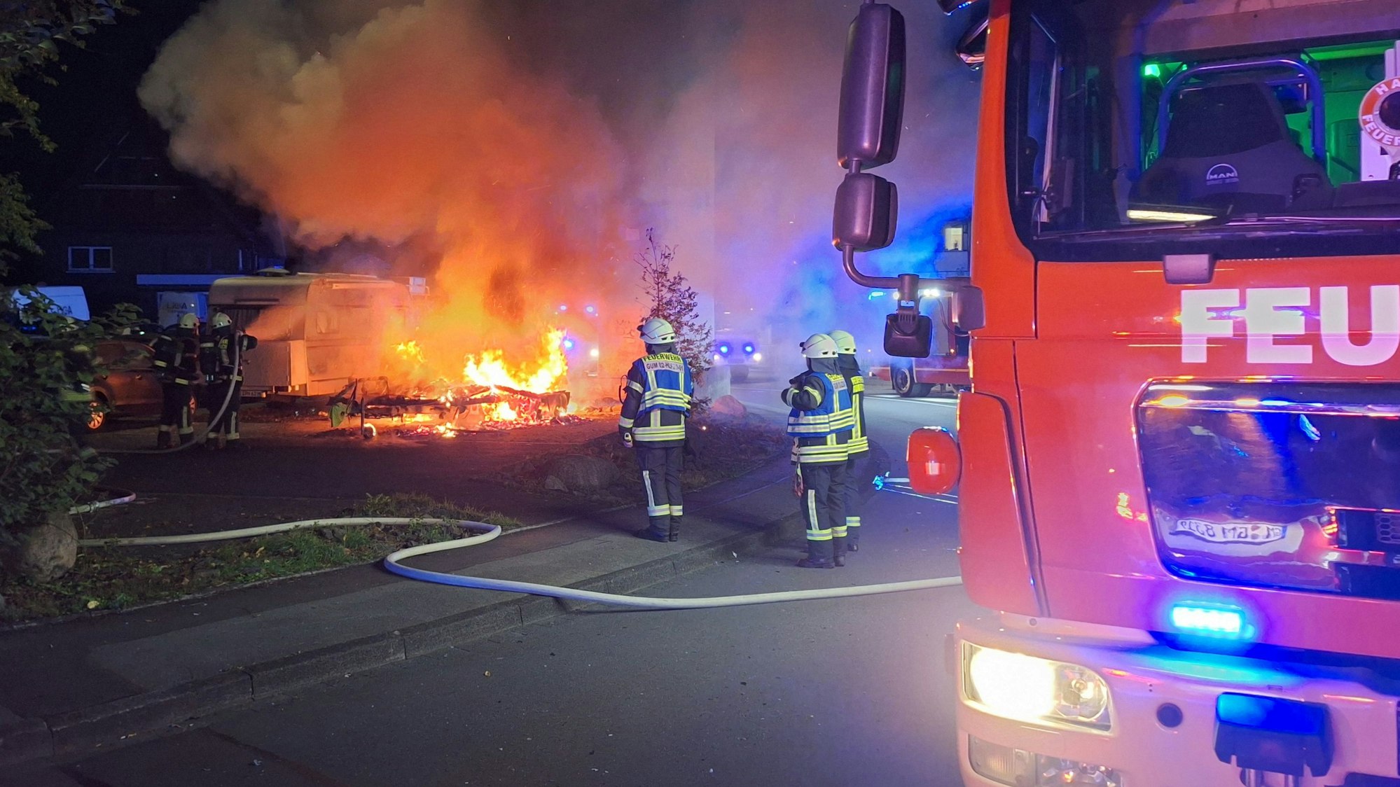 Im Einsatz waren fünf Fahrzeuge mit rund 25 Wehrleuten.