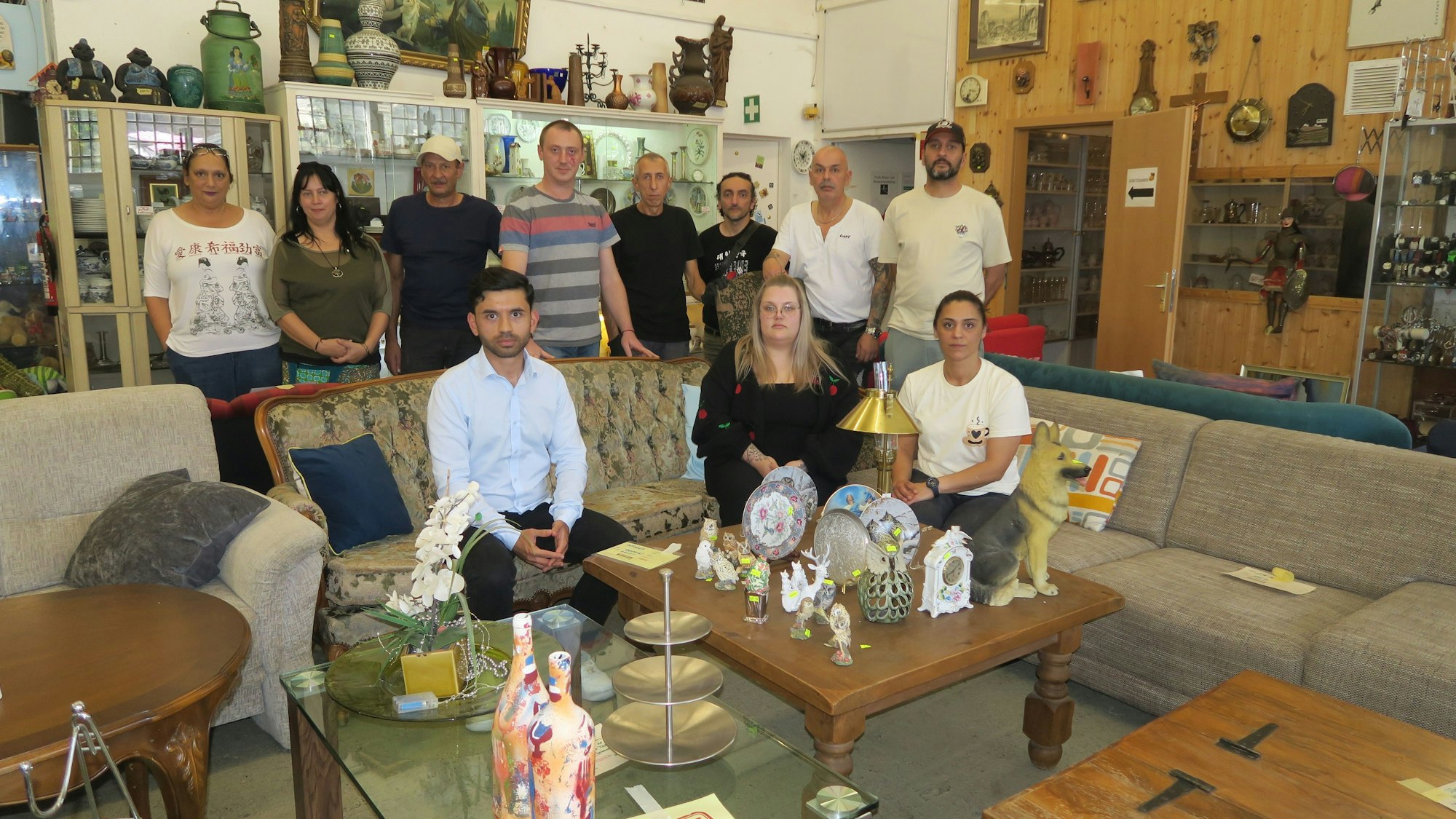 Mitarbeiter, Ehrenamtler, Besucher und Politiker setzen sich für den Weiterbestand des Vereins ein.