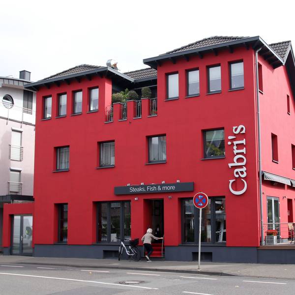 Das Bild zeigt das Restaurant Cabri's von der Außenseite.