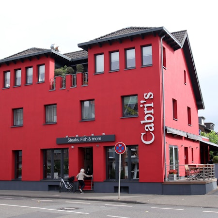 Das Bild zeigt das Restaurant Cabri's von der Außenseite.