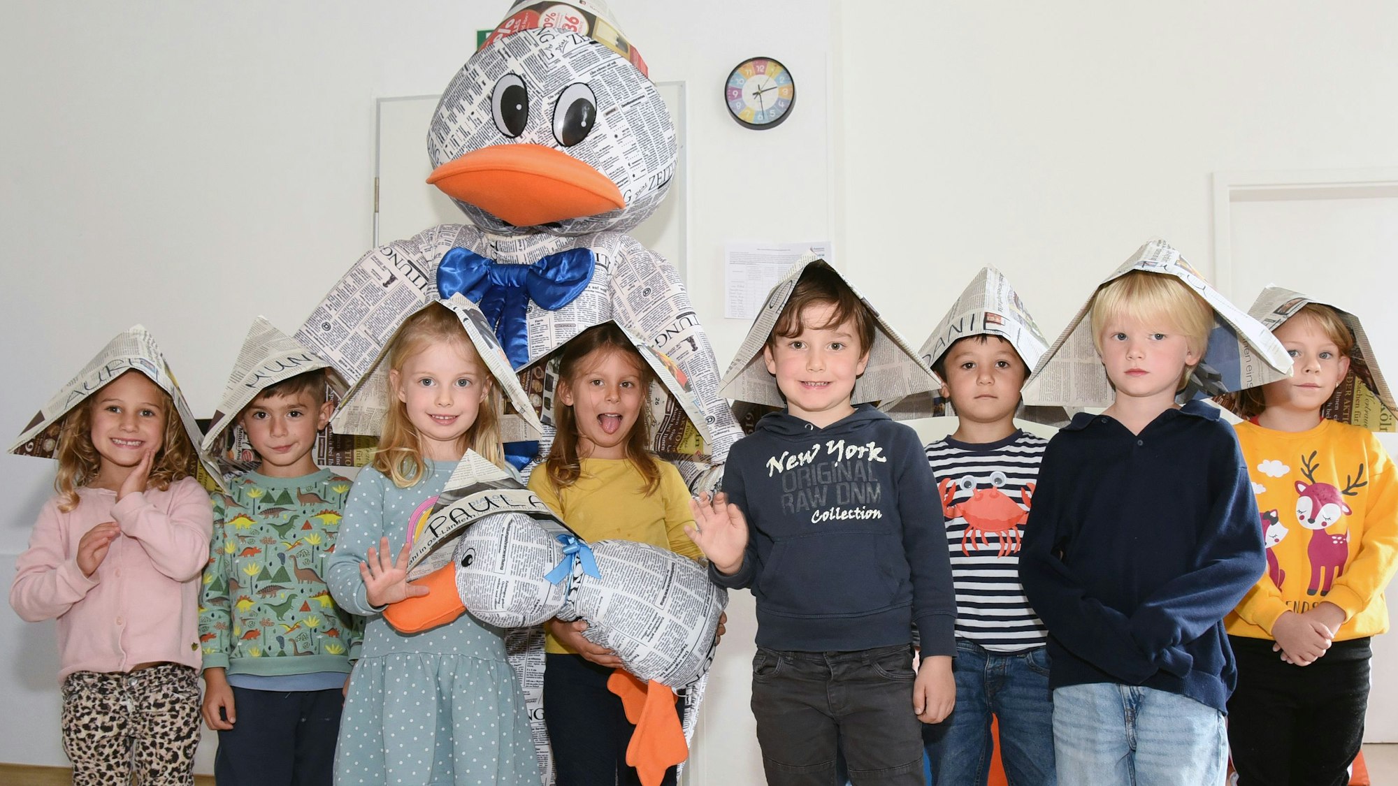 Die Kinder aus der Lotte-Lemke-Kita freuten sich über den Besuch von Zeitungsente Paula Print.