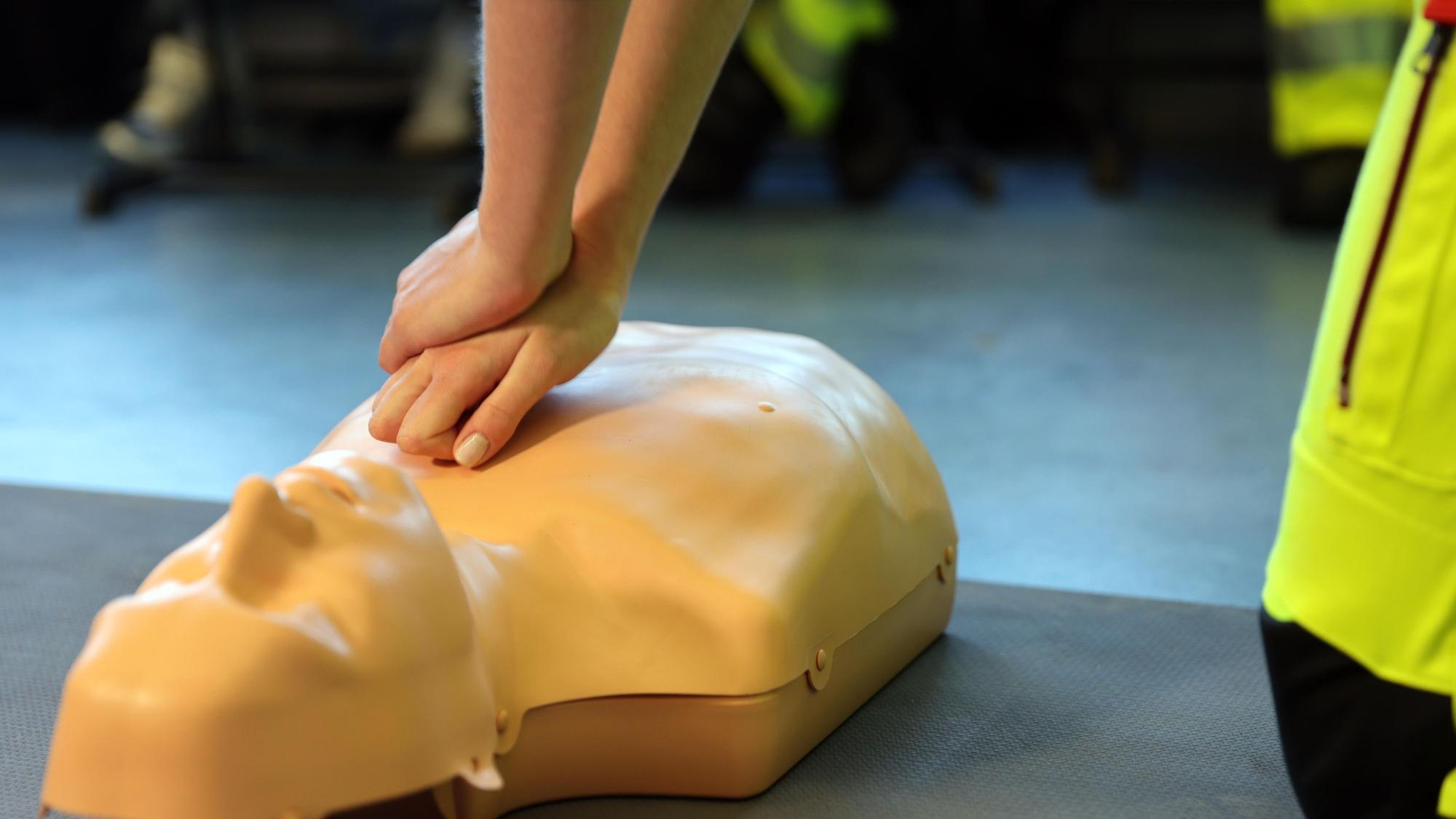 Bereit für den Ernstfall sind die Schülerinnen und Schüler nach dem Reanimations-Training.