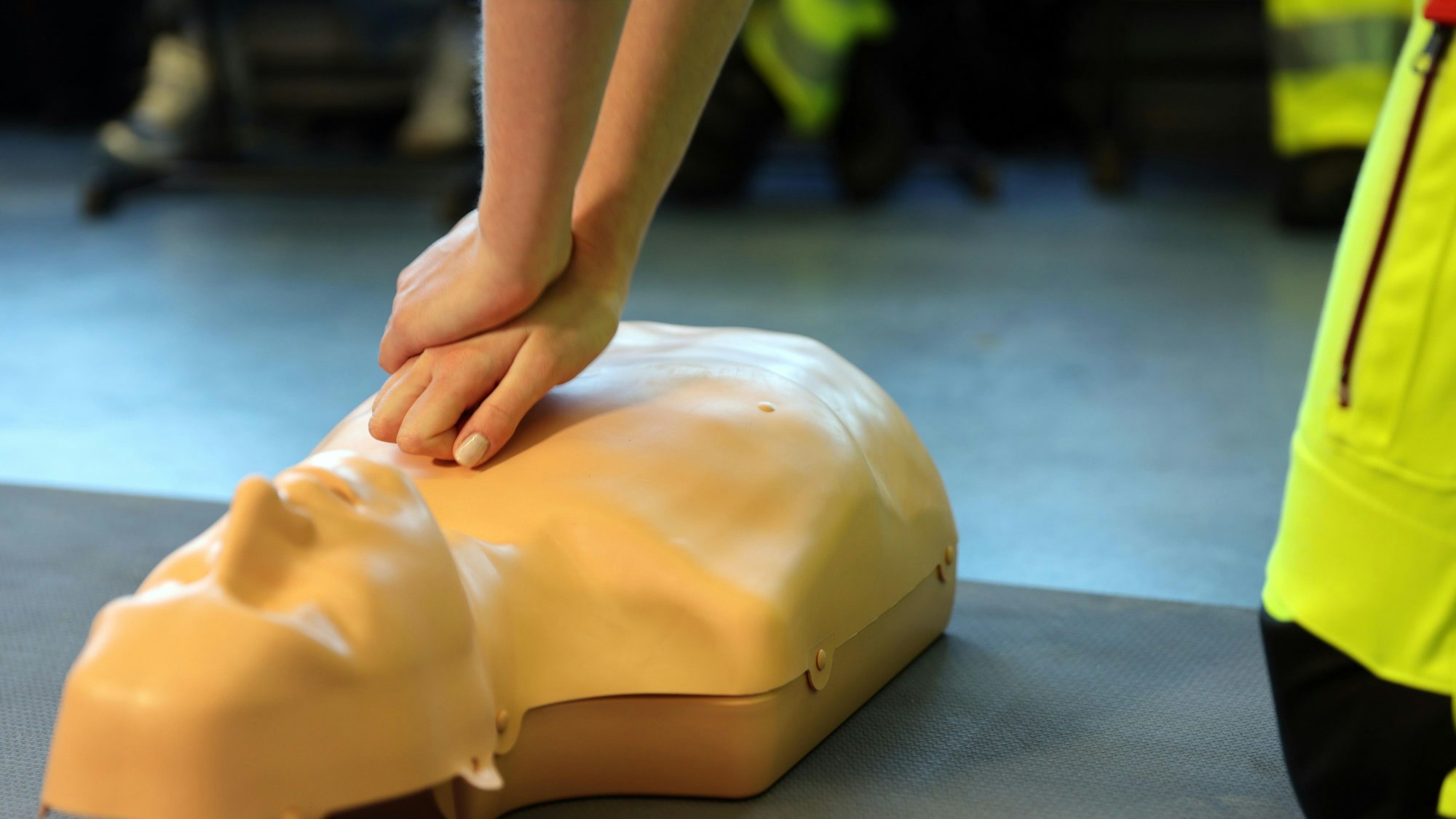 Bereit für den Ernstfall sind die Schülerinnen und Schüler nach dem Reanimations-Training.