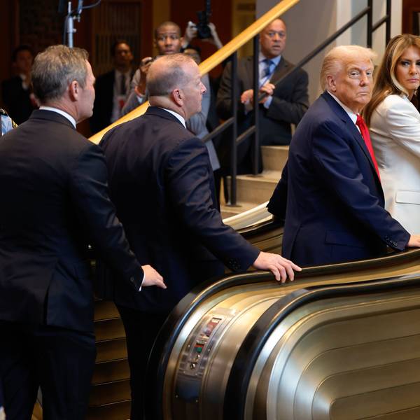 Präsident Donald Trump und First Lady Melania Trump treffen zur Generaldebatte der UN-Vollversammlung im UN-Hauptquartier ein und bleiben prompt auf der Rolltreppe stehen.