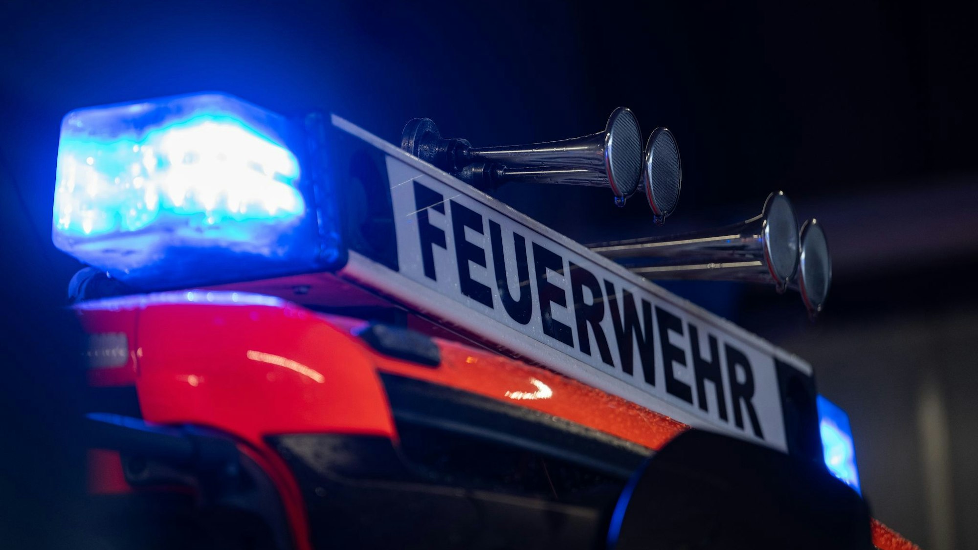 Die Feuerwehr war mehrere Stunden im Einsatz. (Symbolbild)