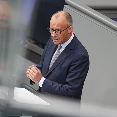 Bundeskanzler Friedrich Merz (CDU) spricht in der Generaldebatte in der Haushaltswoche im Bundestag.
