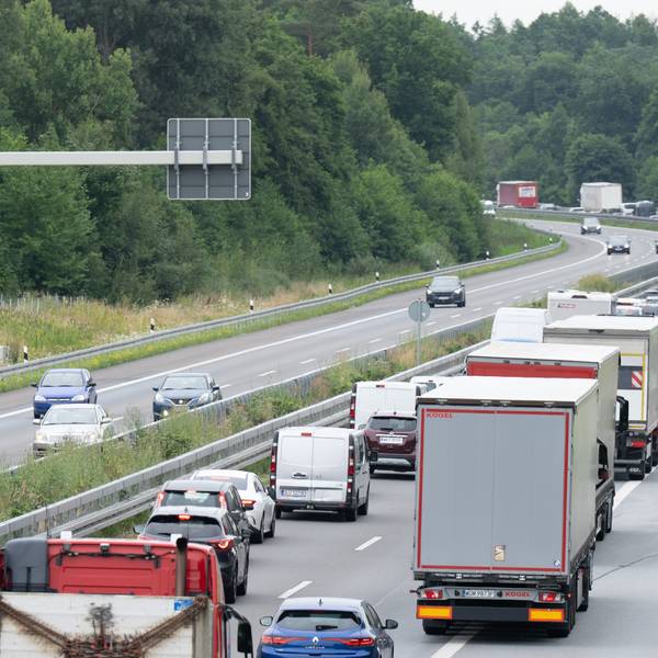 Stau auf einer Autobahn (Symbolfoto).