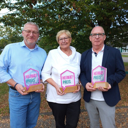 Zu sehen sind die Preisträger des Lindlarer Heimatpreises 2025.