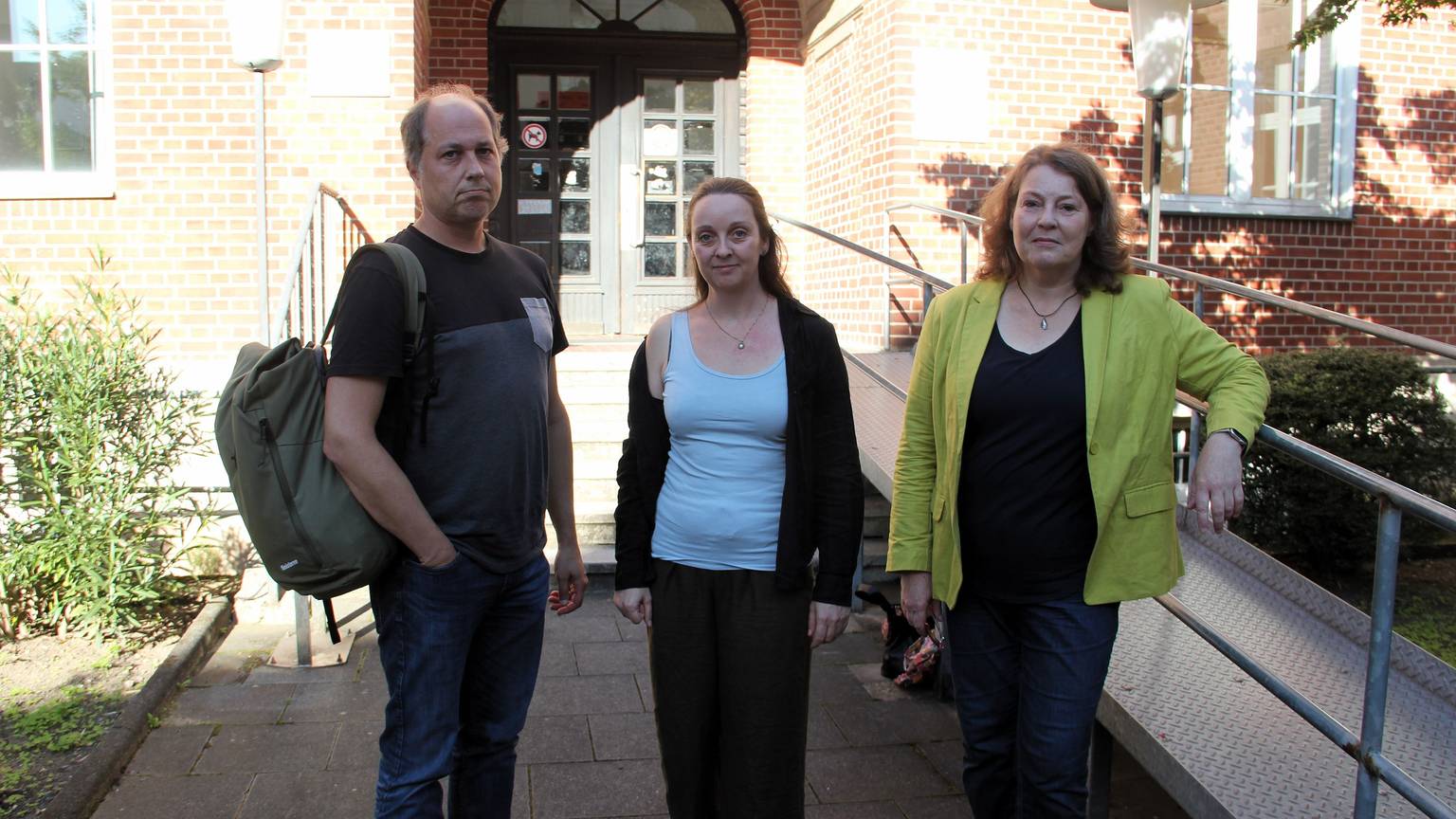 Olaf Wittrock, Antonia Albrecht und Andrea Gutenberg (v. l.) fordern von der Stadtverwaltung und der Politik mehr Klarheit über die Zukunft der Rheinischen Musikschule.