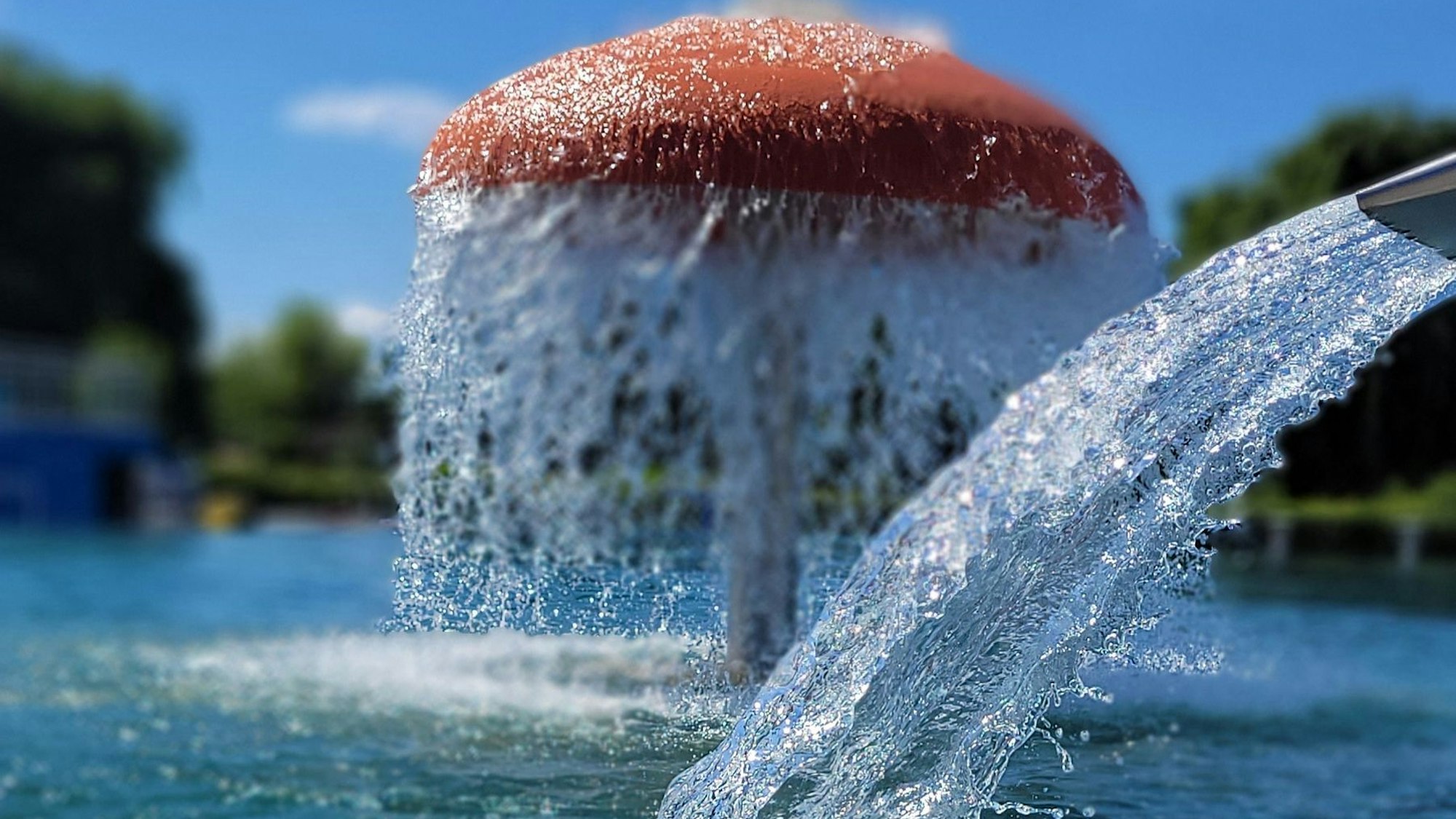Das Foto zeigt ein Freibad.