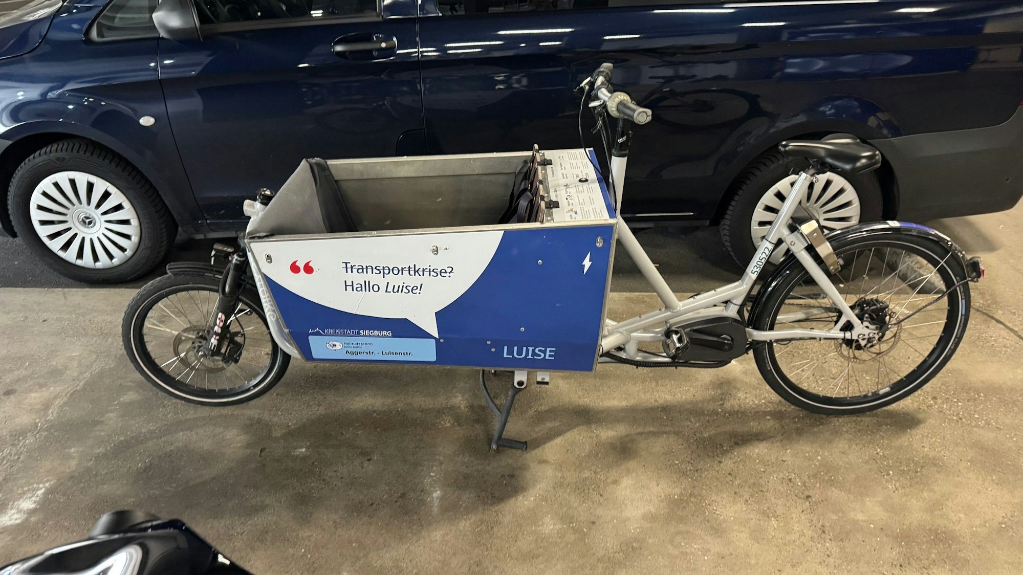 Ein vermisstes Lastenrad der Stadt Siegburg tauchte in einem Parkhaus am Flughafen Köln/Bonn wieder auf