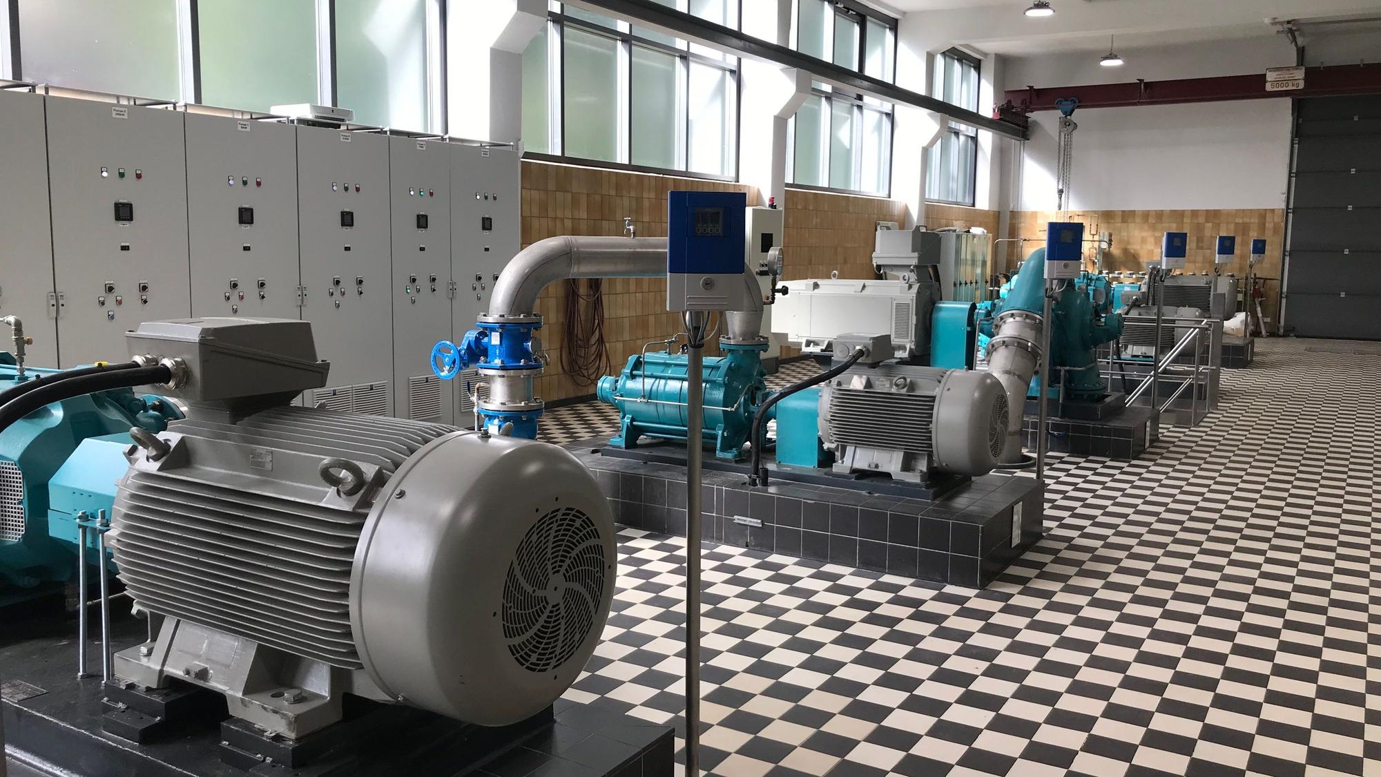 Pumpstation des Wasserwerks Uevekoven am Rande des Tagebaus: Die dortigen regelmäßigen Wasseranalysen legen dar, welchen Einfluss das in den Boden infiltrierte Tagebau-Grundwasser hat.