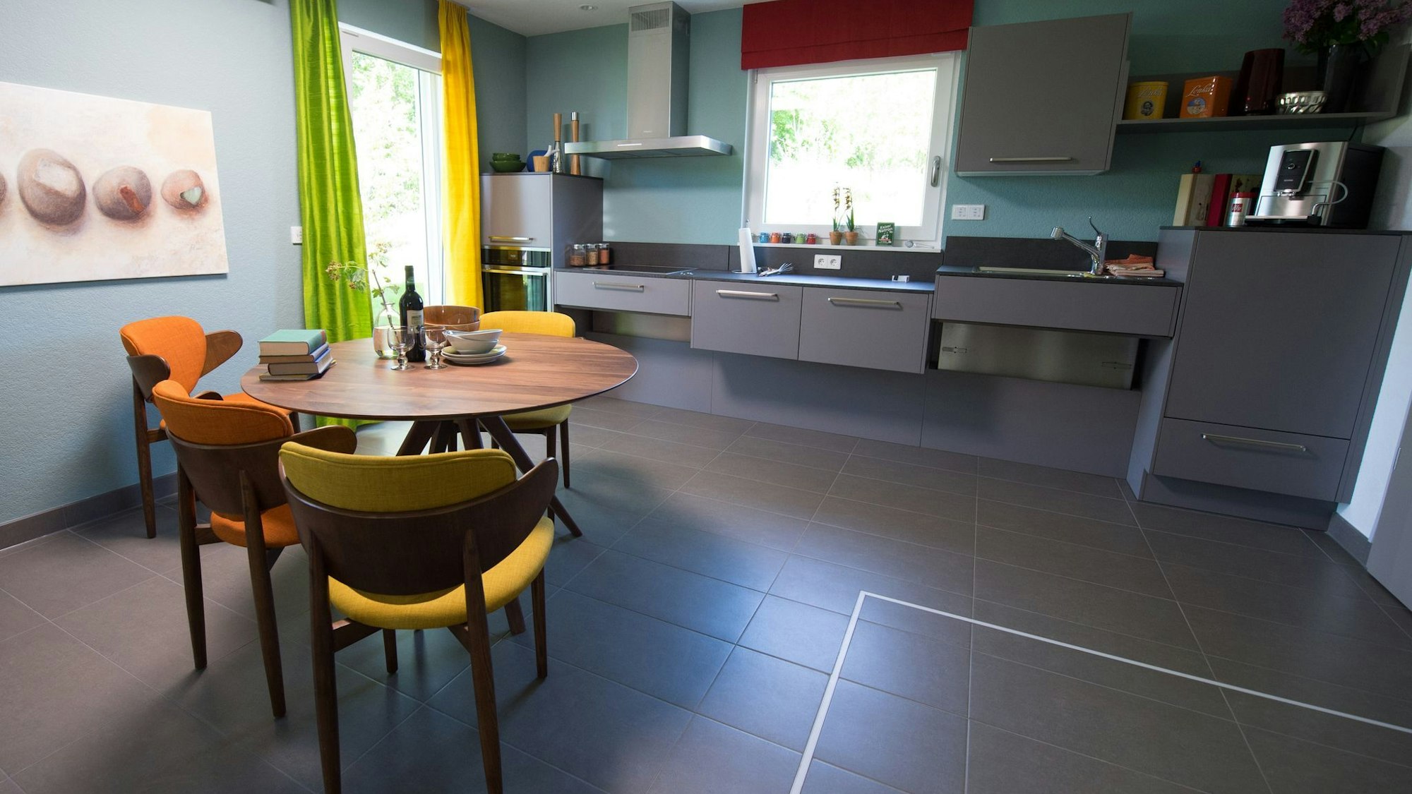 Praktisch, wenn die Küchenzeile teilweise höhenverstellbar ist.