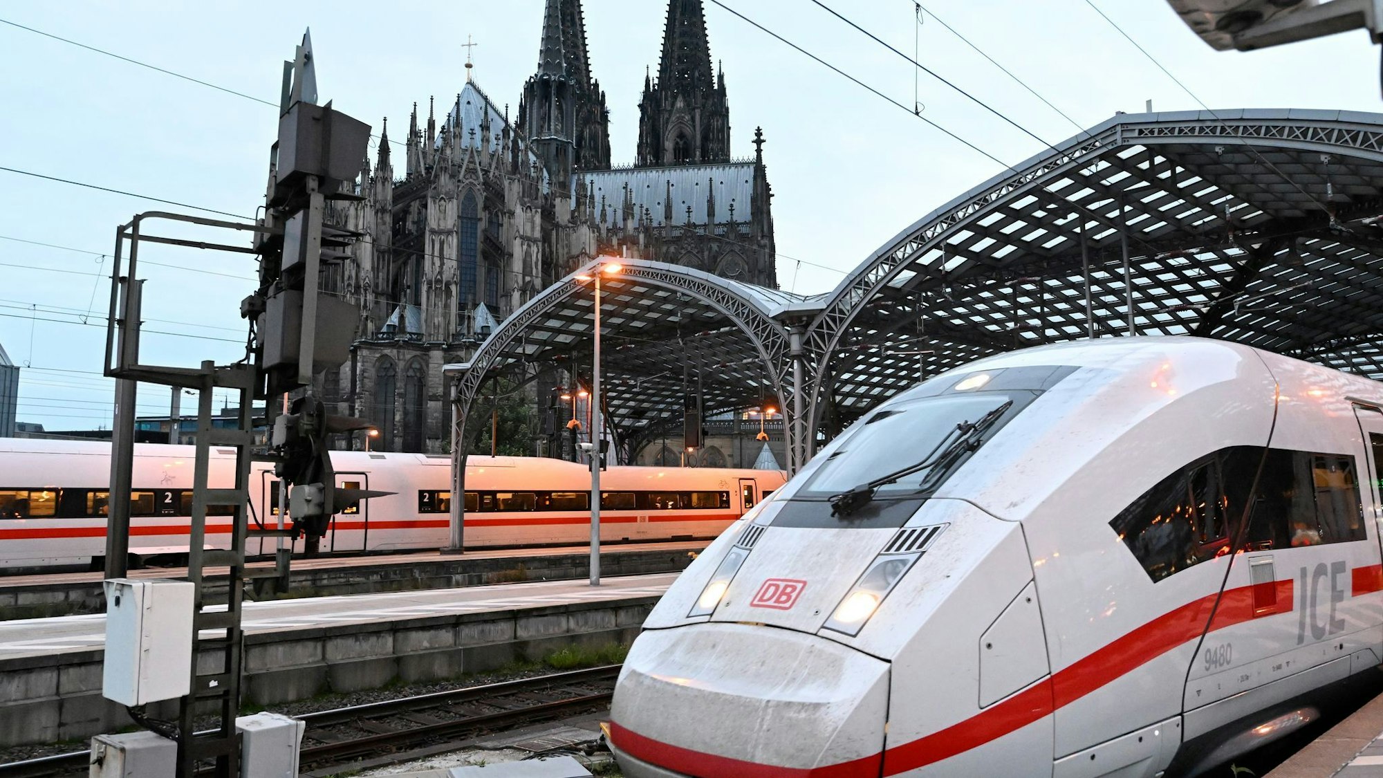 Mehr Züge aus Köln nach Brüssel und Frankfurt: Ab dem 14. Dezember gilt bei der Bahn der neue Fahrplan. (Archivbild)