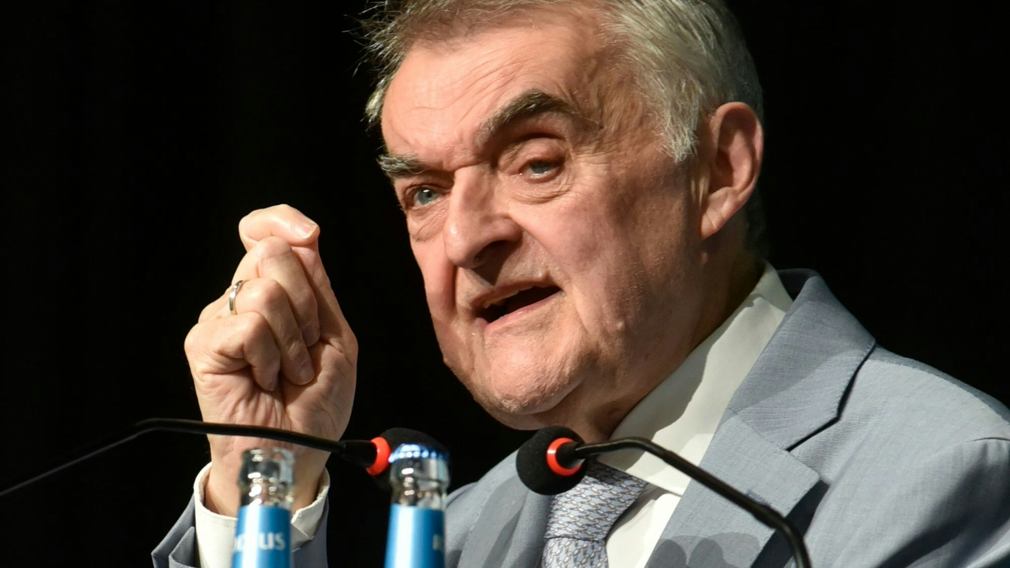 Das Foto zeigt NRW-Innenminister Herbert Reul.