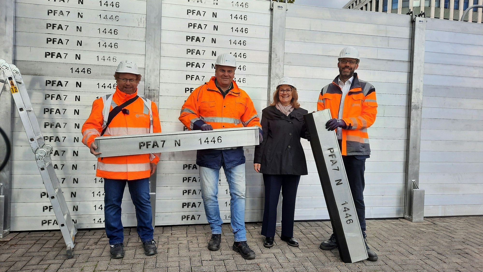 Patrick Kluding (v.l.), Volker Lüdicke, Ulrike Franze und Ulf Schulze-Hennings weisen auf die Wichtigkeit der Übung hin.