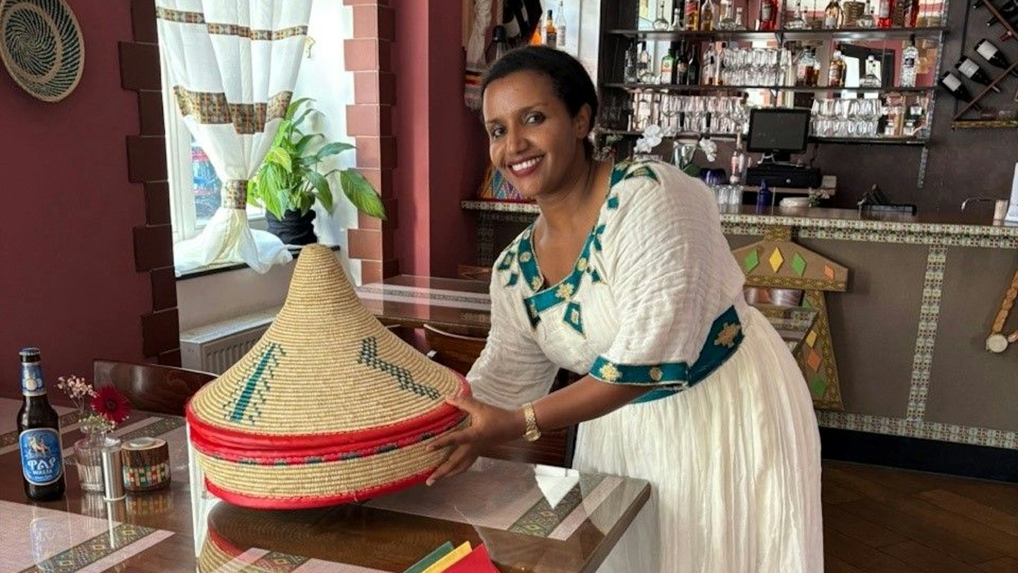 Äthiopische Küche serviert Frehiwat Tessema in ihrem Restaurant „Abyssinia“ in der Bonner Altstadt.