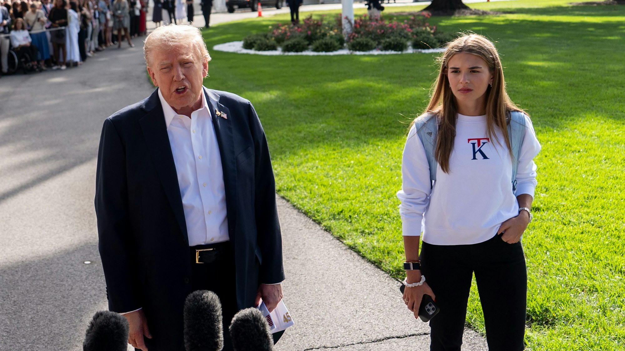 Kai Trump mit ihrem Großvater, US-Präsident Donald Trump, am Freitag (26. September) vor