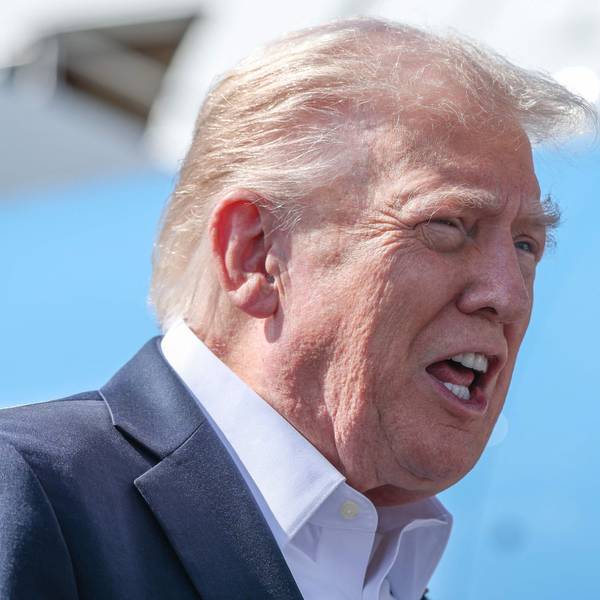 US-Präsident Donald Trump spricht mit Medienleuten an der Air Force One. (Archvibild)