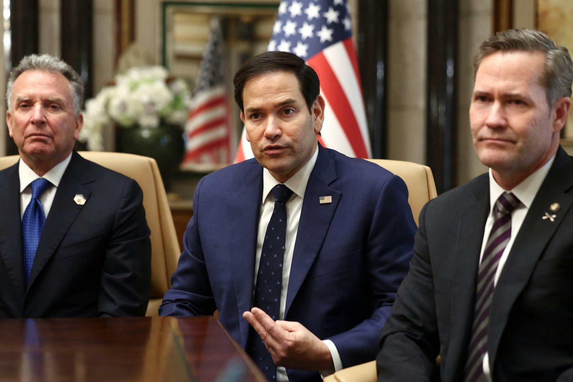 Für die USA sollen Witkoff (l) und Rubio (M) die Gespräche leiten. (Archivbild)