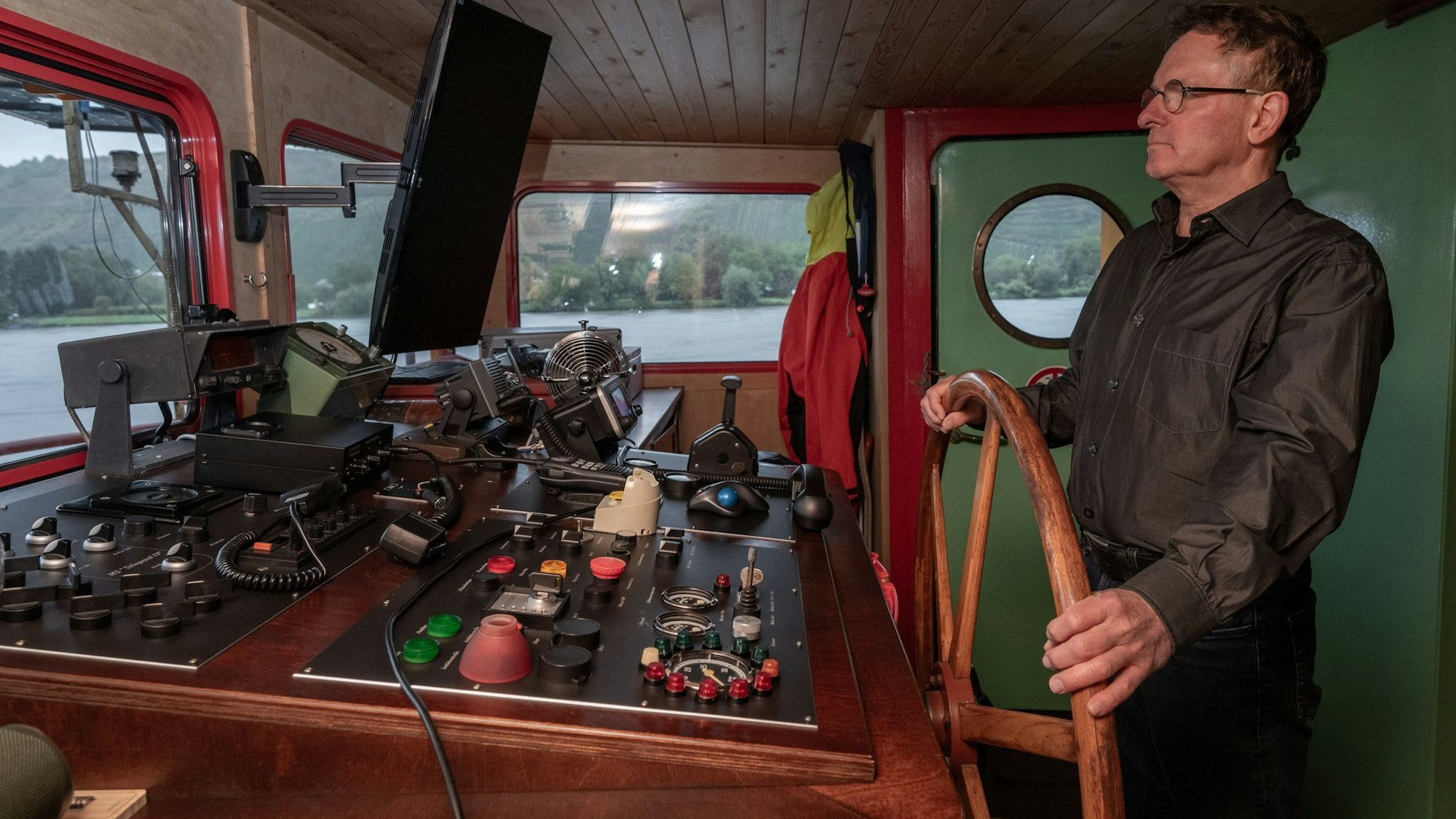 Zimmermann ist seit vielen Jahrzehnten Binnenschiffer. (Archivbild)