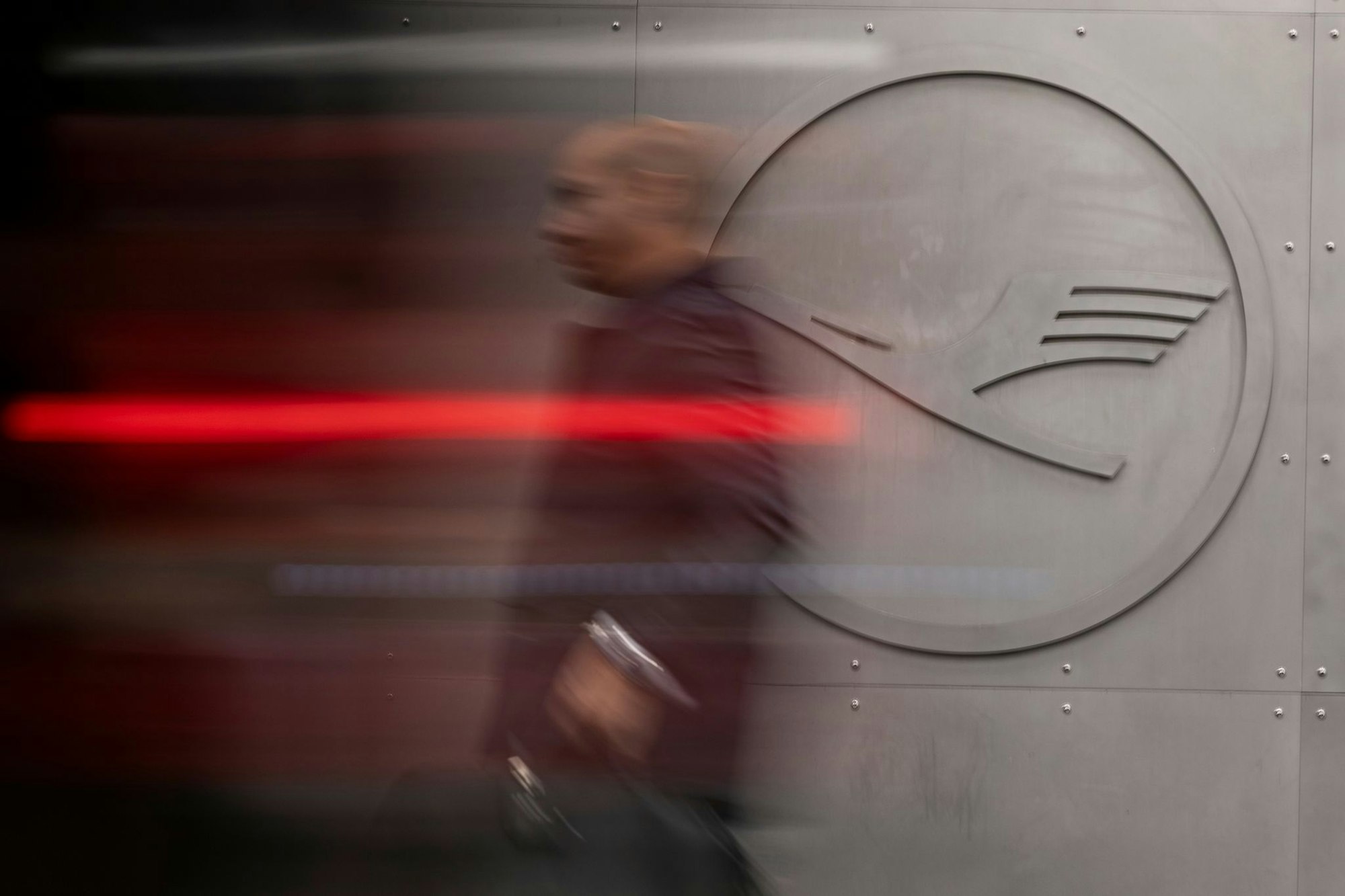 Der Lufthansa-Konzern will in seinen Verwaltungen 4000 Jobs streichen.