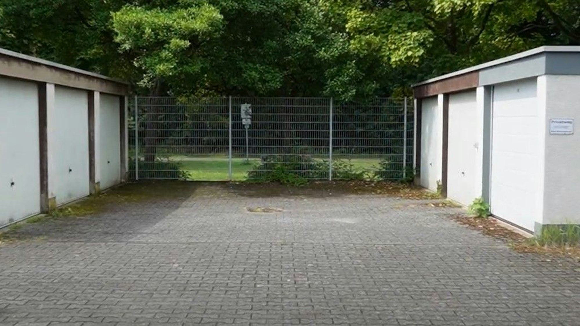 Die Abkürzung über den Garagenhof haben Anwohnerinnen und Anwohner seit 40 Jahren genutzt.