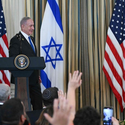 Israels Premierminister Benjamin Netanjahu (l.) wird von US-Präsident Donald Trump am Montag (29. September) im Weißen Haus empfangen.