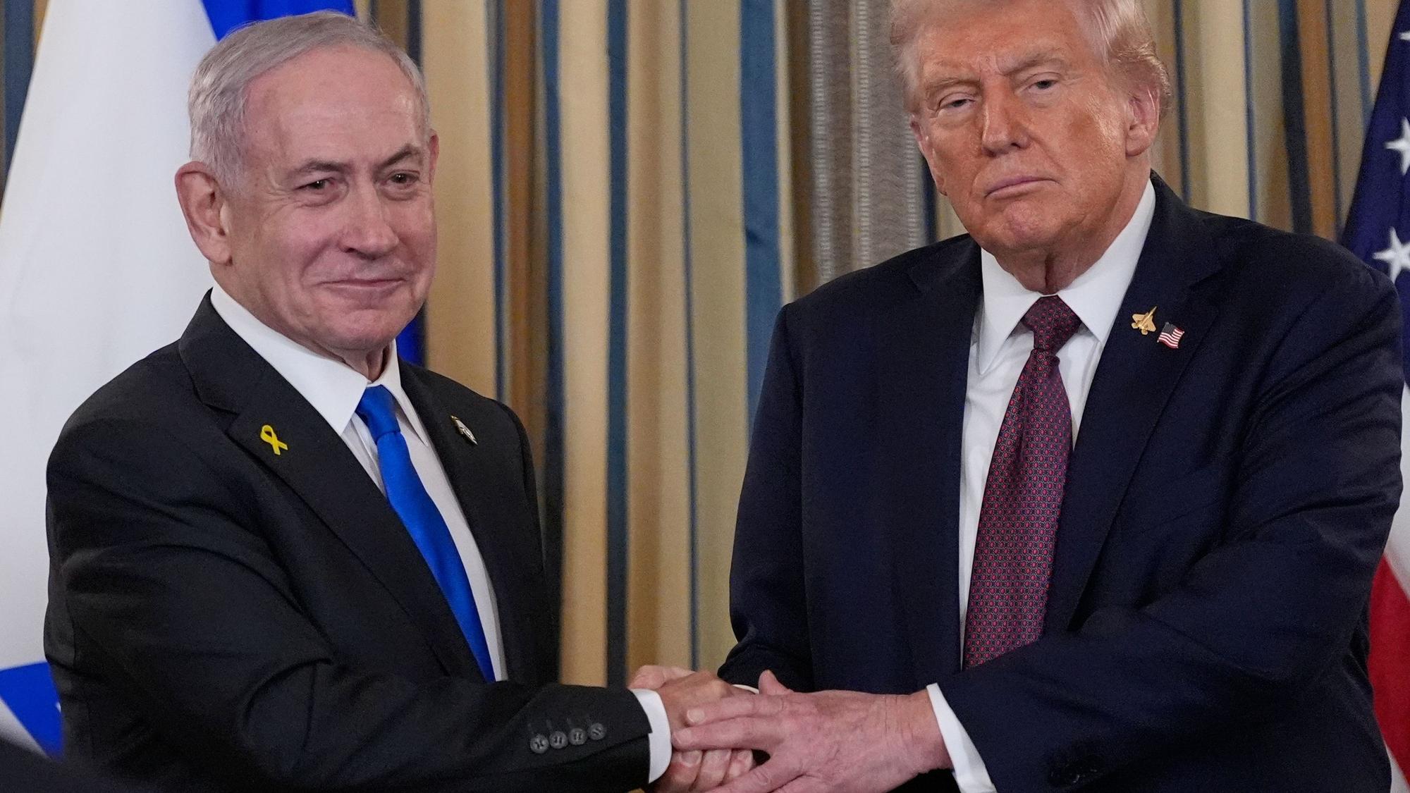 Demonstrative Eintracht: Der israelische Ministerpräsident Benjamin Netanjahu bei Donald Trump im Weißen Haus.