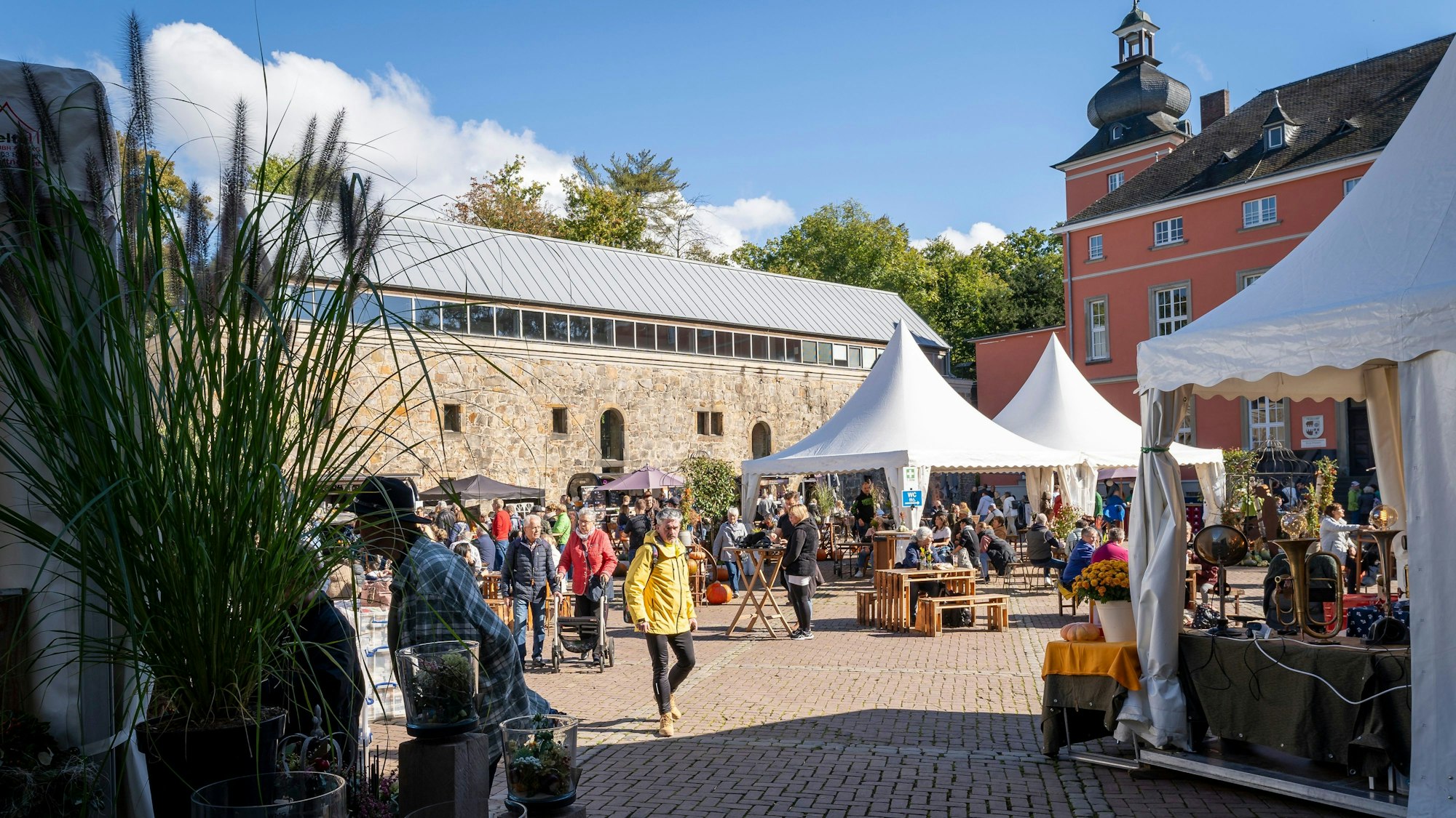 Erntedankfest an der Troisdorfer Burg Wissem