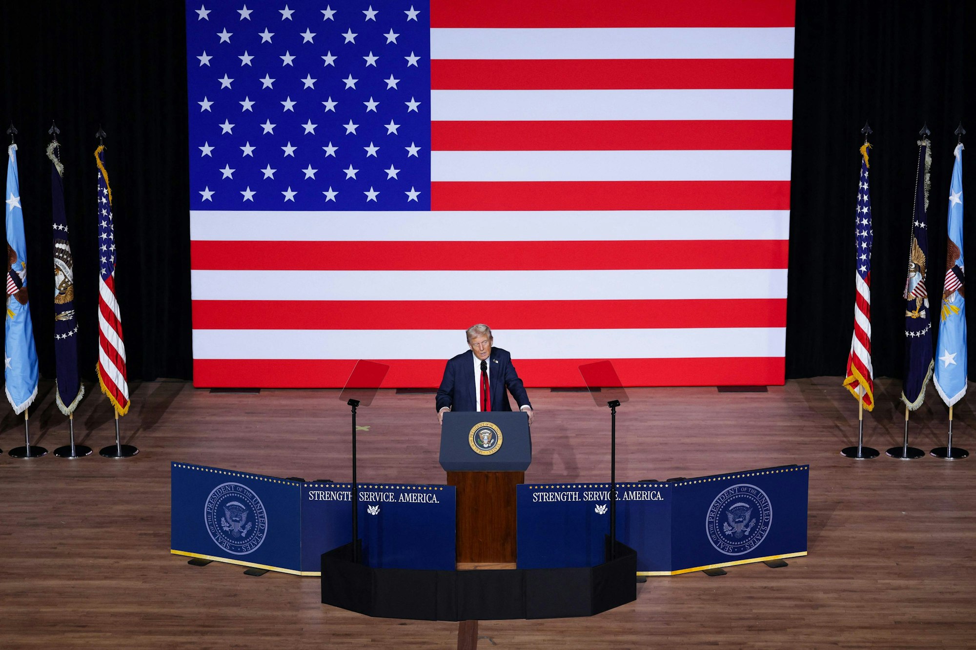 US-Präsident Donald Trump spricht zur Versammlung der hochrangigen Generäle.