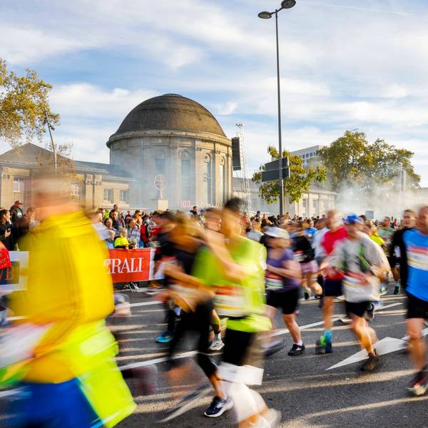 Am Ottoplatz in Deutz gehen am Wochenende weit über 30.000 Läuferinnen und Läufer an den Start.