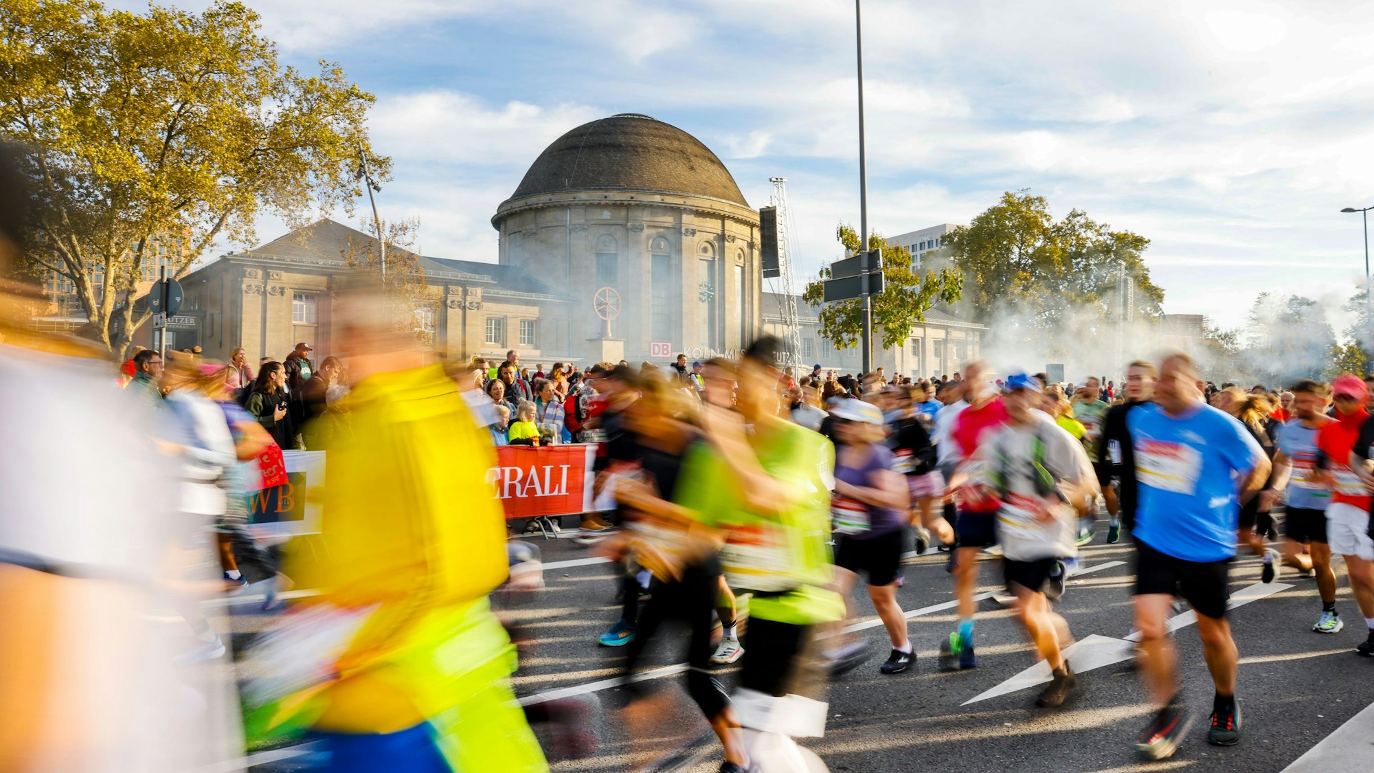 Am Ottoplatz in Deutz gehen am Wochenende weit über 30.000 Läuferinnen und Läufer an den Start.
