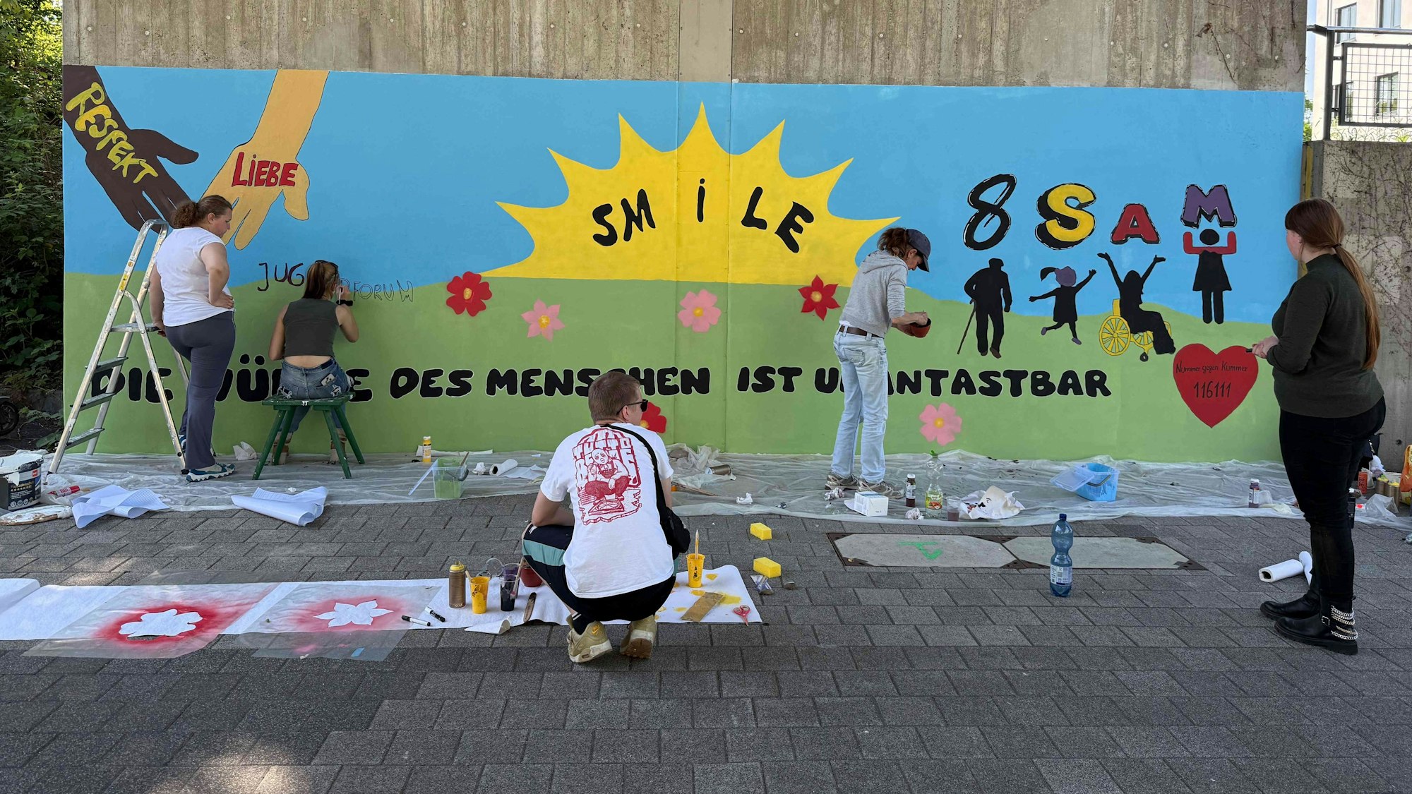 Die Wand an der Rathausallee wurde bemalt.