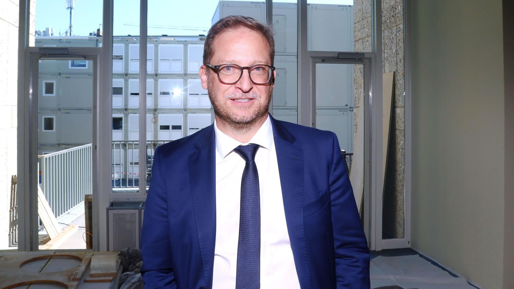 Projektleiter Jürgen Marc Volm in der Oper.