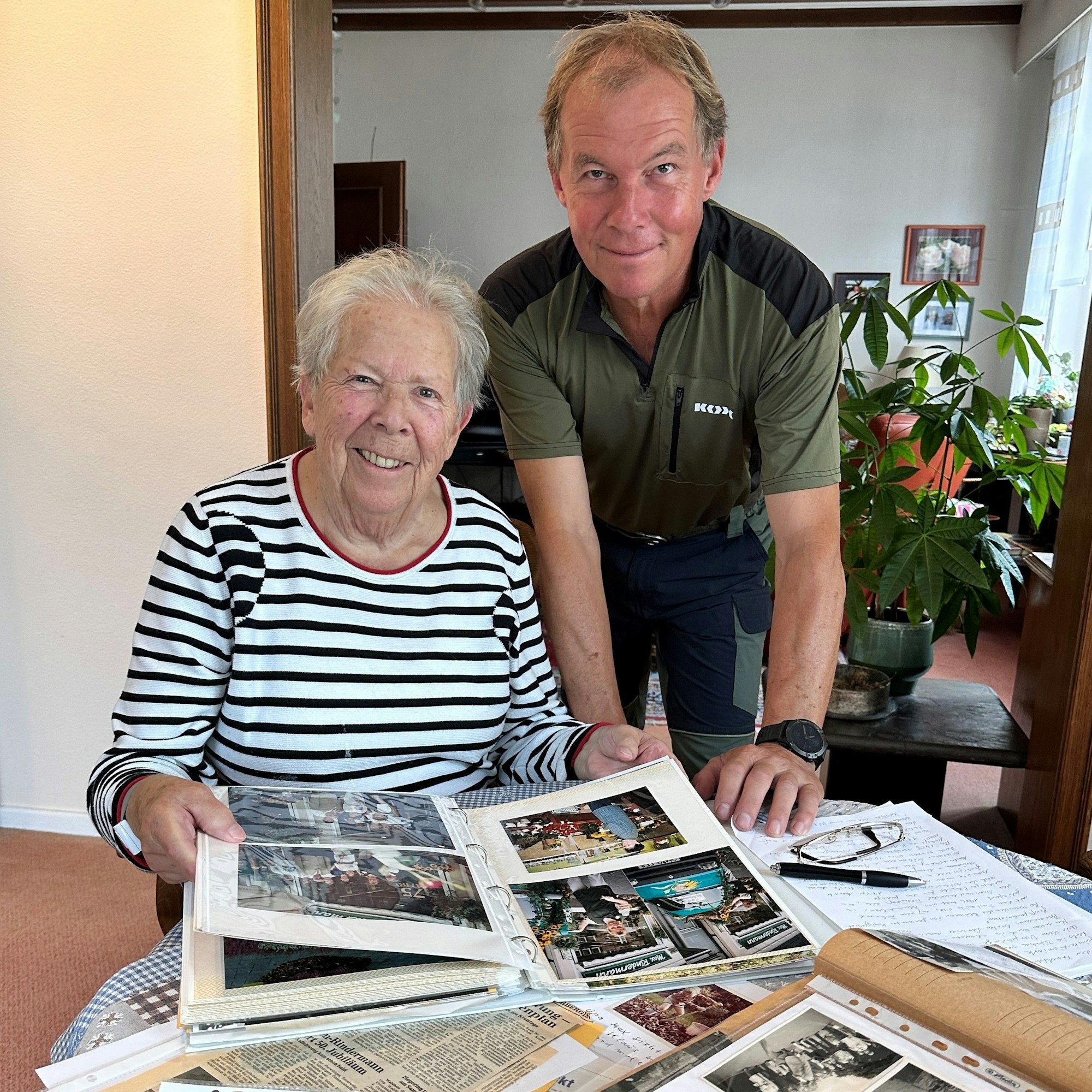 Max Rindermanns Tochter Maxi Erger hat die Geschichte des Geschäfts in Alben dokumentiert.