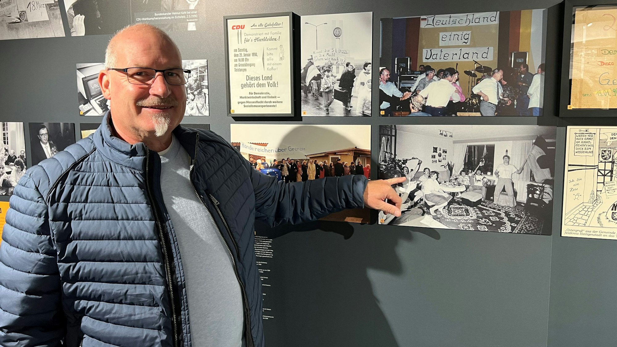 Lebendige Erinnerung: Der Wahlhäuser Frank Rode erkennt sich auf einem Foto im Grenzmuseum wieder.