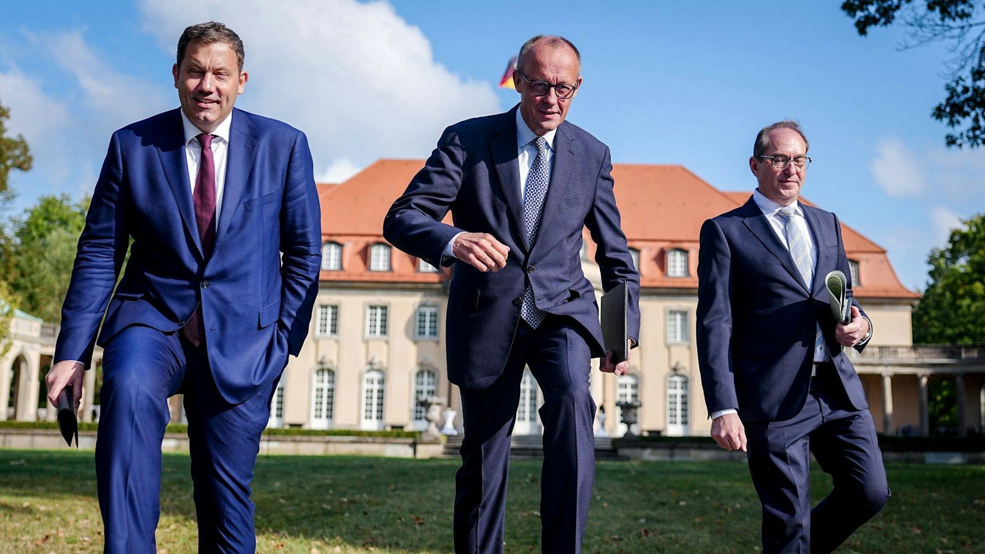 Merz, Vizekanzler Klingbeil und Innenminister Dobrindt traten gemeinsam vor die Presse.