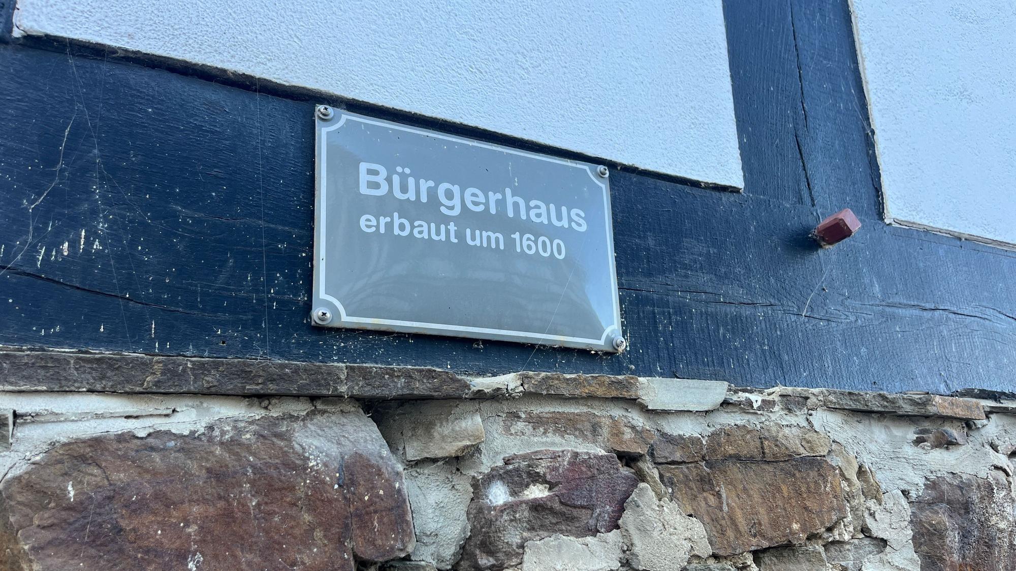 Das Gebäude ist eines der ältesten erhaltenen in Stadt Blankenberg und ist wohl um 1600 erbaut worden.
