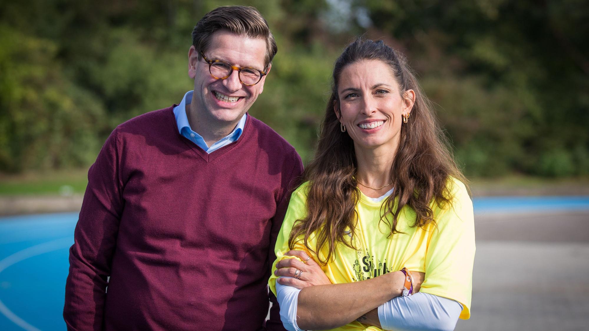 Schulleiter Marcus von Grabczewski und Sportlehrerin Sophie Spann-Broniecki.