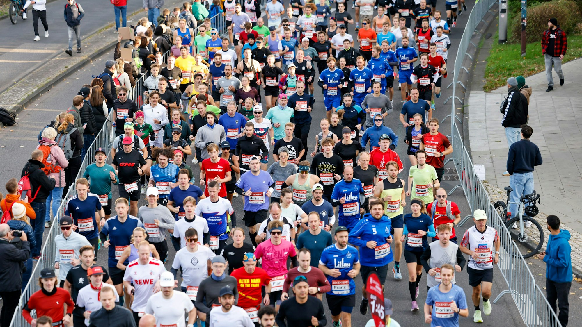 37.000 Anmeldungen gibt es zusammengerechnet für alle Disziplinen beim Köln-Marathon.