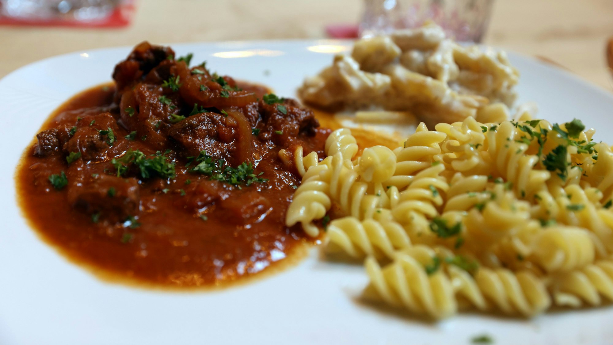 Der Gulasch ist ein Familienrezept von „Oma“ Sabine Kolb.