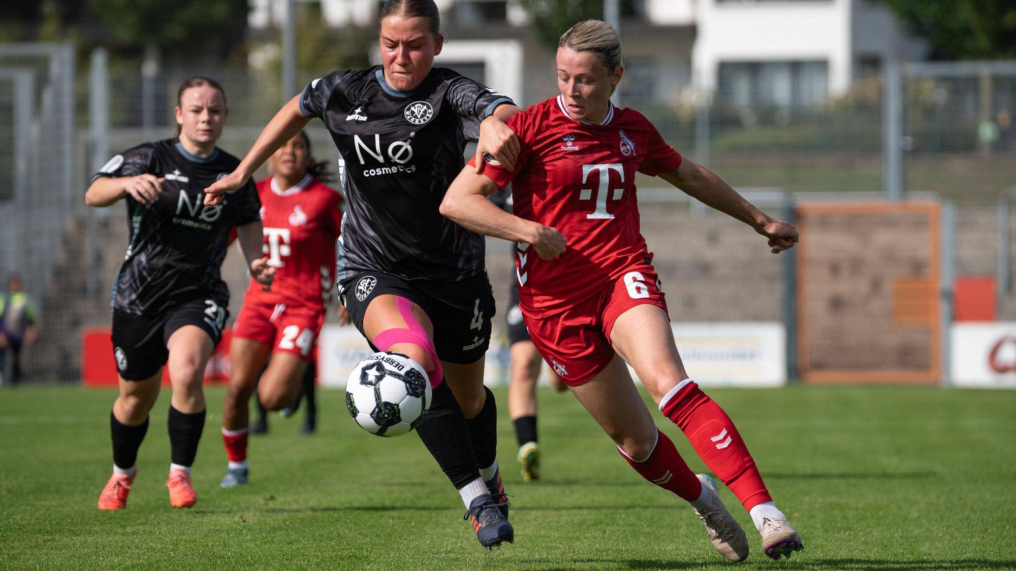 Kleve, Germany, September 28, 2025: Sandra Maria Jessen 6 1. FC Köln and Isa Warps 4 VfR Warbeyen battle for the ball duel during the DFB-Pokal der Frauen game between VfR Warbeyen and 1. FC Köln at the Bresserberg in Kleve, Germany Martin Pitsch/SPP PUBLICATIONxNOTxINxBRAxMEX Copyright: xMartinxPitsch/SPPx spp-en-MaPi-20250928_NIKON Z 6_warbeyenkoeln_DSC7961