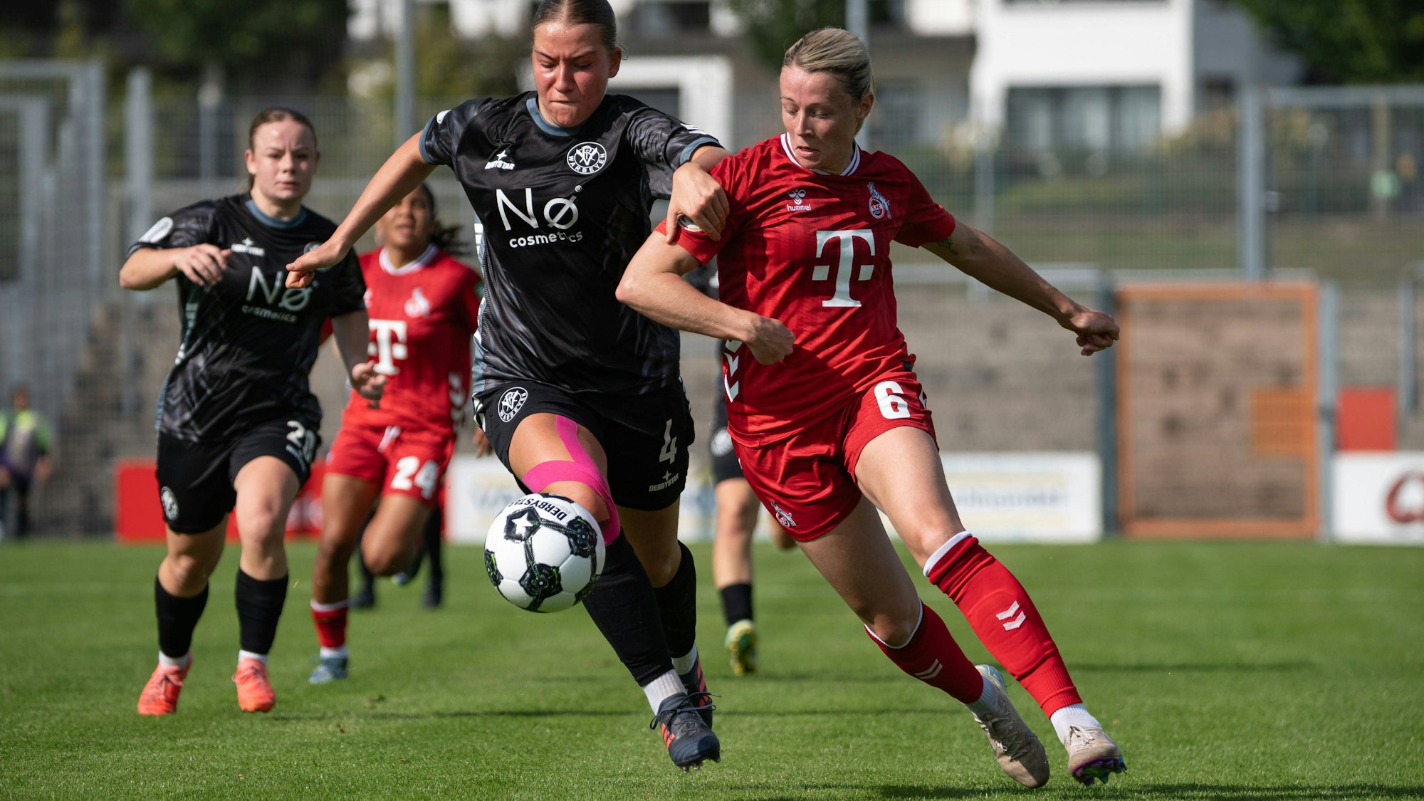 Kleve, Germany, September 28, 2025: Sandra Maria Jessen 6 1. FC Köln and Isa Warps 4 VfR Warbeyen battle for the ball duel during the DFB-Pokal der Frauen game between VfR Warbeyen and 1. FC Köln at the Bresserberg in Kleve, Germany Martin Pitsch/SPP PUBLICATIONxNOTxINxBRAxMEX Copyright: xMartinxPitsch/SPPx spp-en-MaPi-20250928_NIKON Z 6_warbeyenkoeln_DSC7961